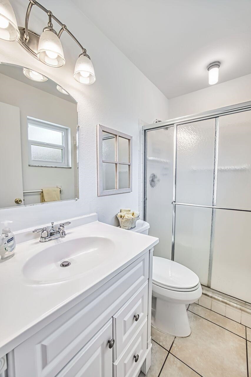 Excellent opportunity in the highly desirable Iona / McGregor corridor – image 15