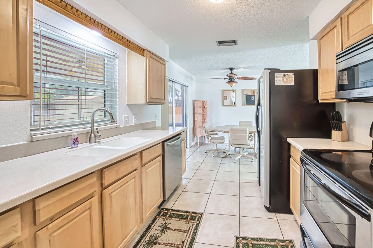 Excellent opportunity in the highly desirable Iona / McGregor corridor – image 23