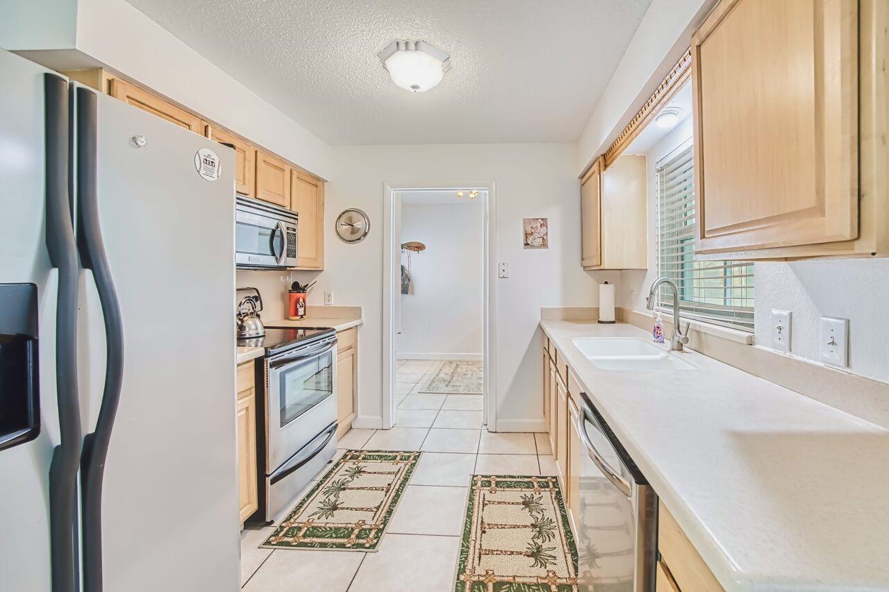 Excellent opportunity in the highly desirable Iona / McGregor corridor – image 21