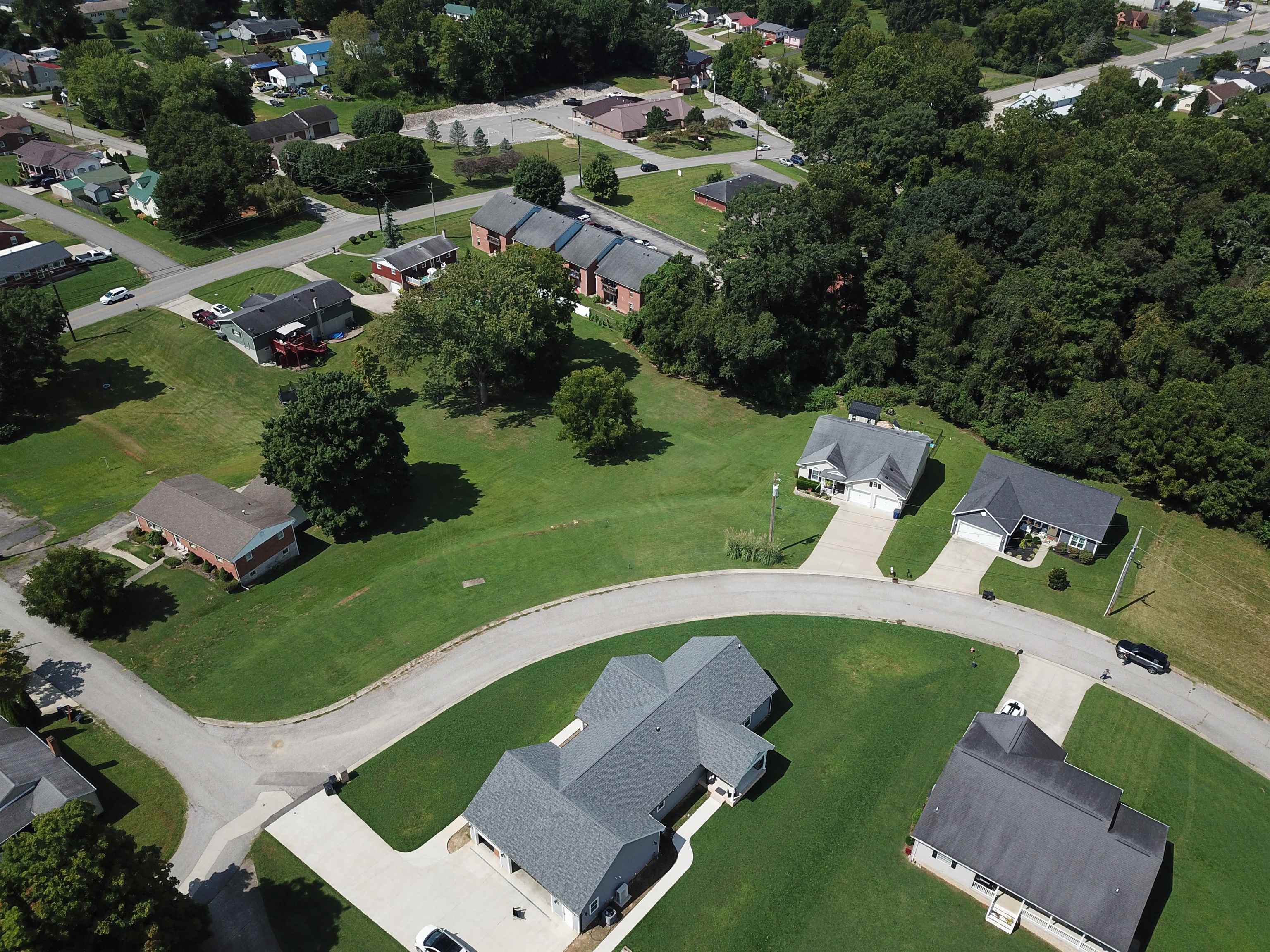https://zimg.paragon.ice.com/ParagonImages/Property/PH/AABRKY/53858/4/0/0/f91c141e160942e390267240a1ca8363/0/ebcc887be1e674430f8df07b5e3237b8/53858-4.JPG