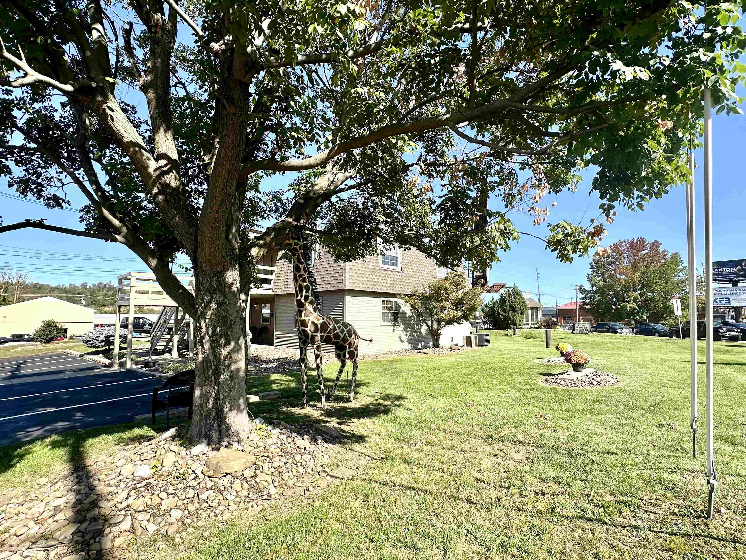 https://zimg.paragon.ice.com/ParagonImages/Property/PH/AABRKY/57797/3/0/0/313dd331318d66caf6d8420320db59a6/0/c776807528c71a3ea778675919285c49/57797-339189f6-8898-43b8-9caa-735986c45980.JPG