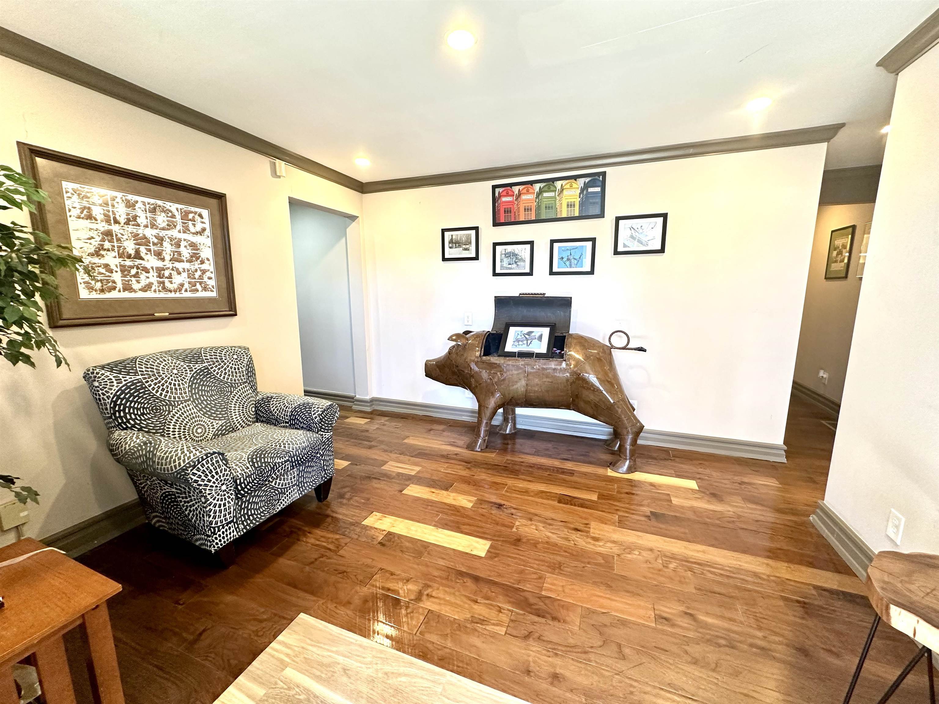 https://zimg.paragon.ice.com/ParagonImages/Property/PH/AABRKY/57797/9/0/0/cca081c75158522ce7fc7aec1ebbe746/0/c776807528c71a3ea778675919285c49/57797-f548bf97-f535-4ee0-8d6a-41d8d005fdf1.JPG