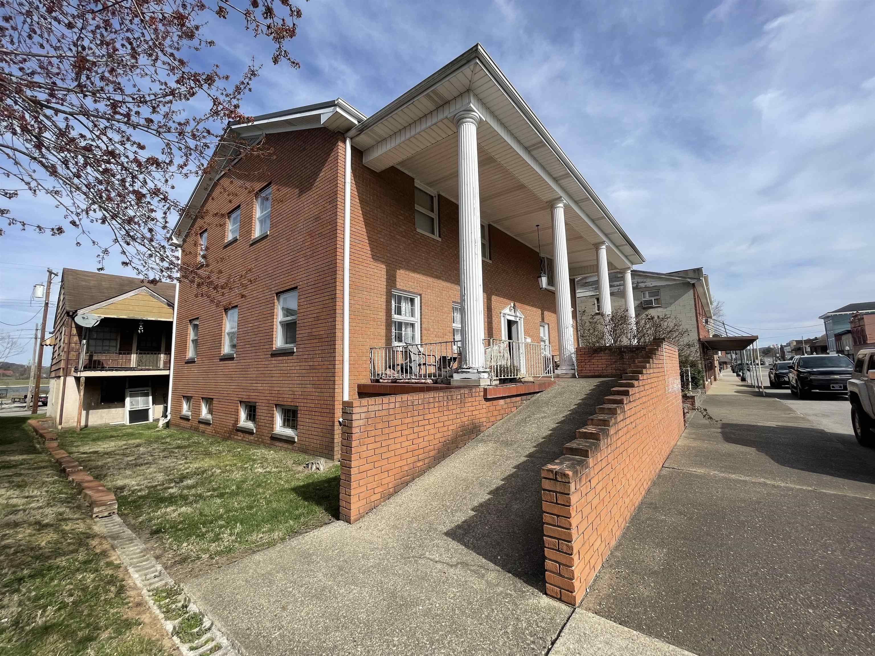 https://zimg.paragon.ice.com/ParagonImages/Property/PH/AABRKY/58454/1/0/0/2f5dfbe9d2984fc79a32bd6e2bdf1688/0/6cfbf3f414b1f835335e85a3a6aa7cd1/58454-310fc0db-fbf4-42b0-b7aa-fc7407ec5f26.JPG