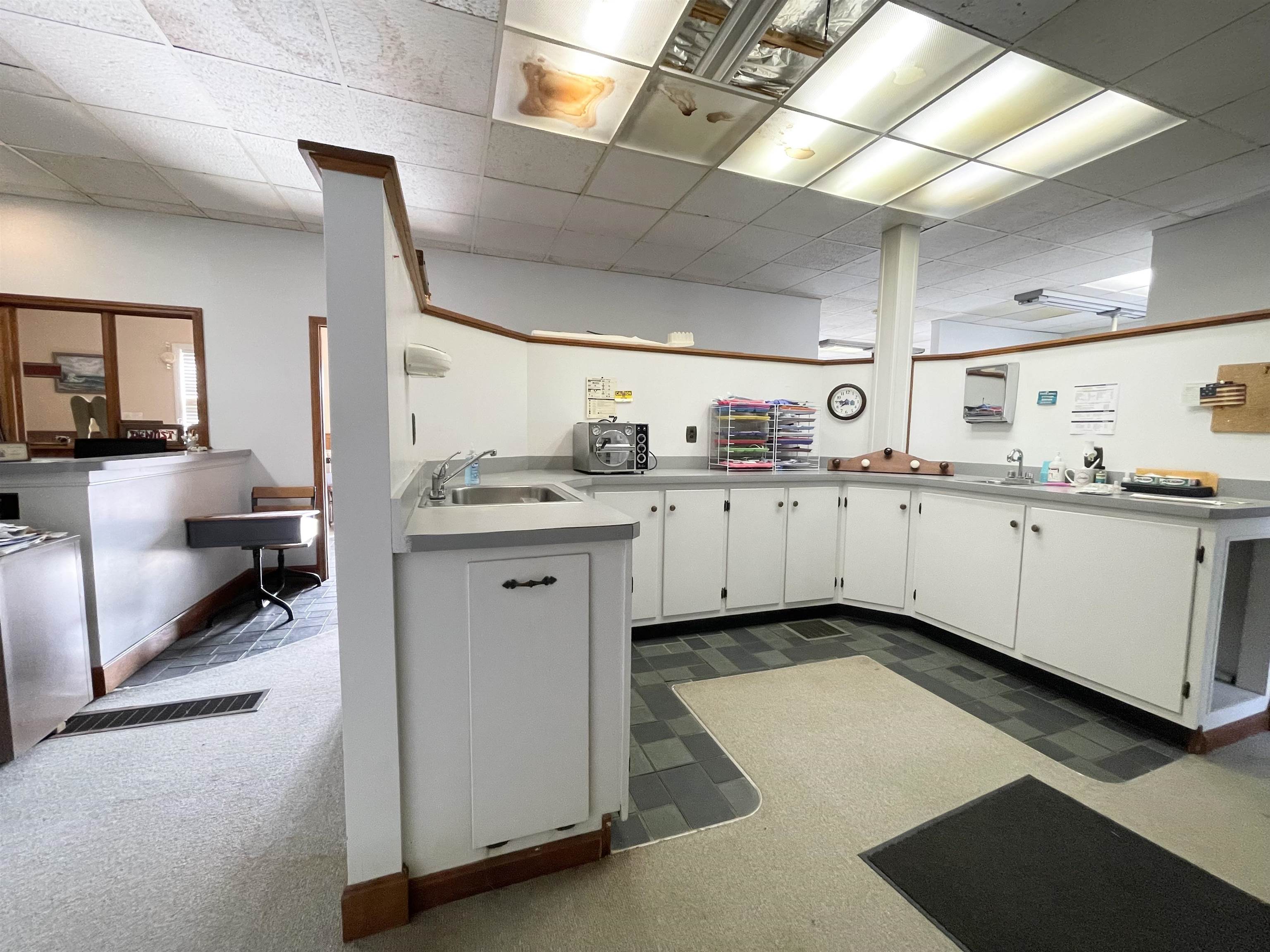 https://zimg.paragon.ice.com/ParagonImages/Property/PH/AABRKY/58454/6/0/0/661e3f741fcb57bd302437e88358bf06/0/6cfbf3f414b1f835335e85a3a6aa7cd1/58454-5f7a07e6-399a-4d7d-bcc1-e6d5b2fb4071.JPG