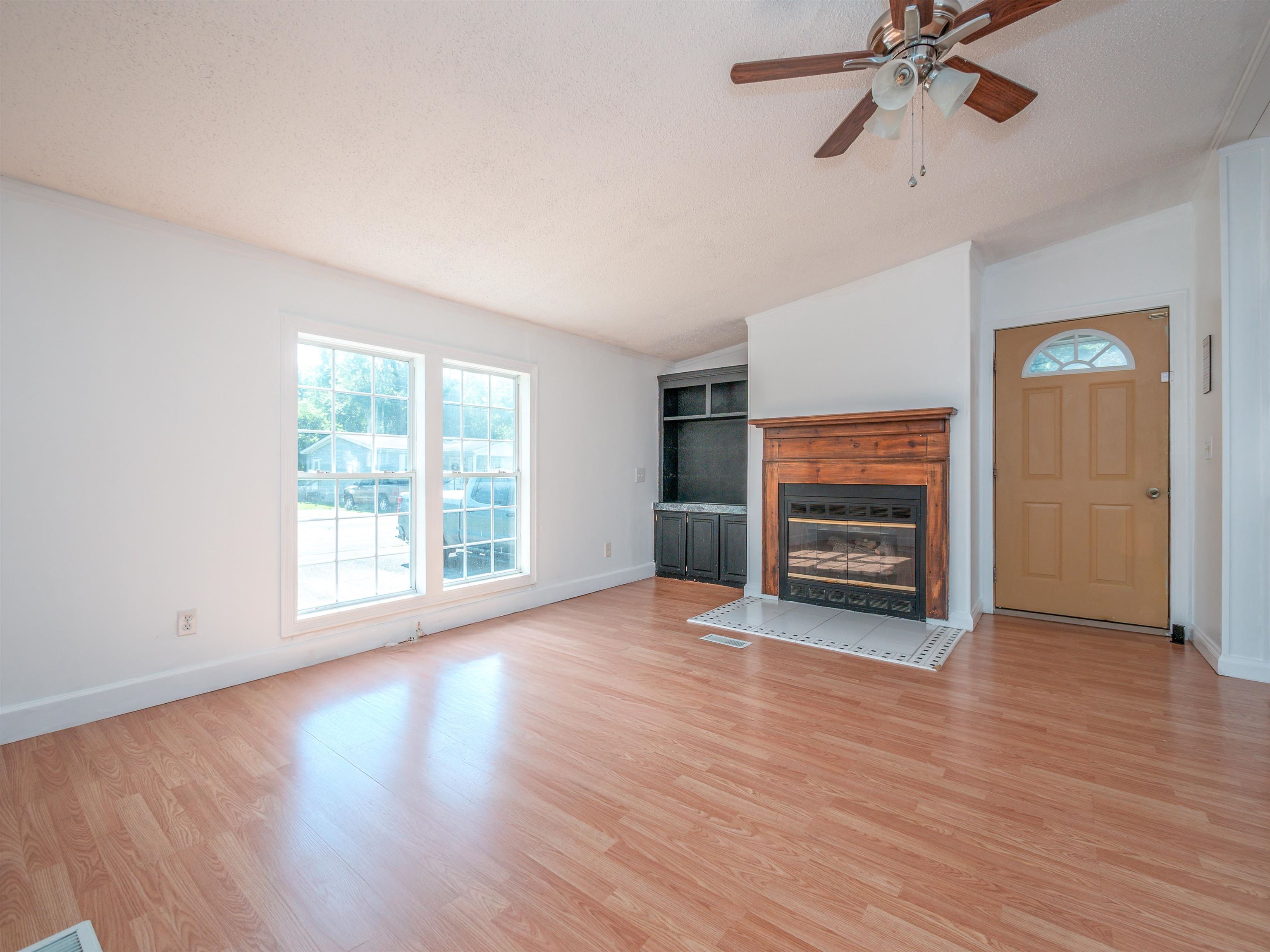 https://zimg.paragon.ice.com/ParagonImages/Property/PH/AABRKY/59180/10/0/0/a453a9a95e170e652bf5780d03c68619/0/1a92d31cf27d21a3da5e376ae38d3113/59180-bd28dece-e35f-4a3a-881f-036dc728def9.JPG