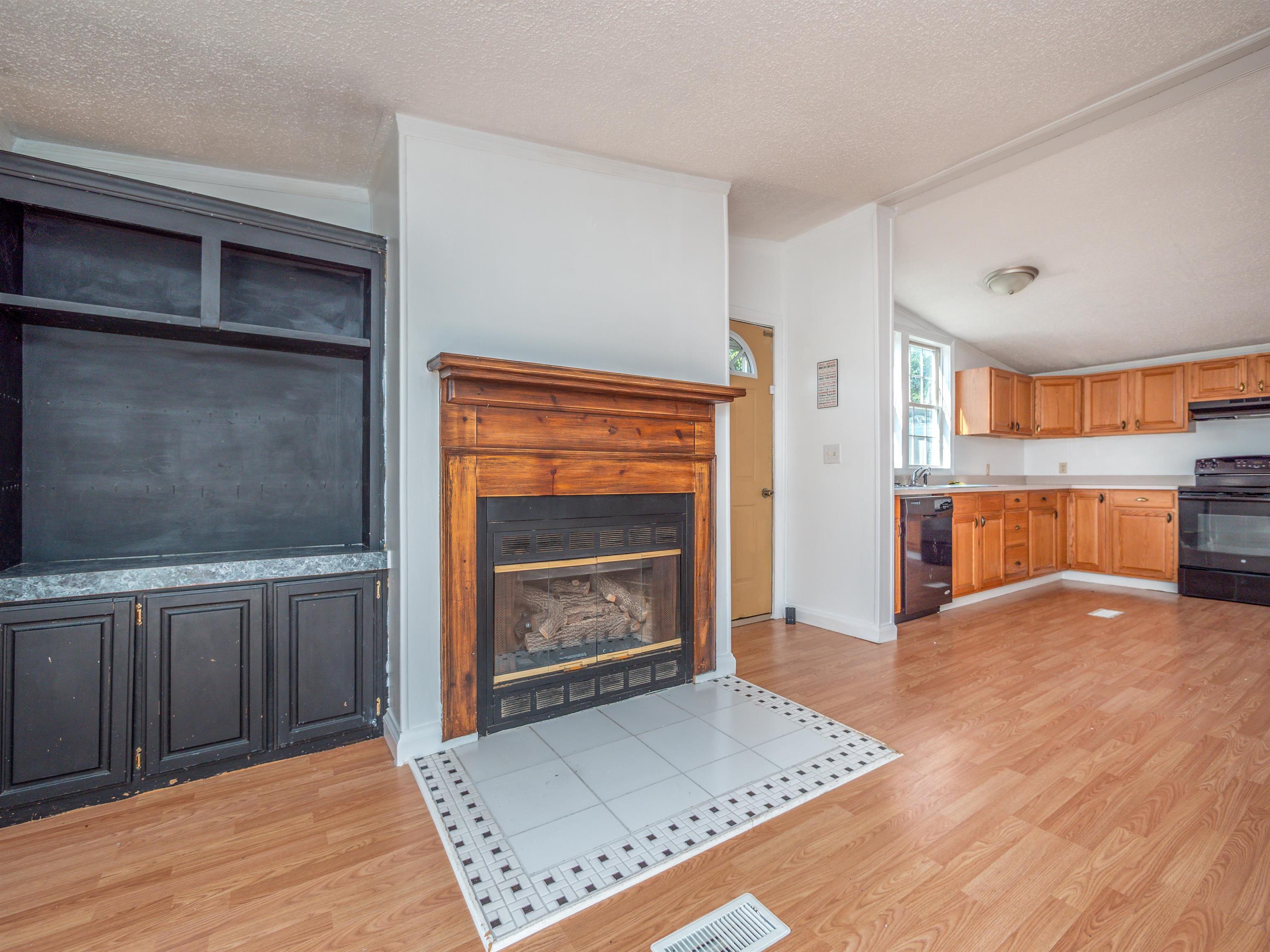 https://zimg.paragon.ice.com/ParagonImages/Property/PH/AABRKY/59180/11/0/0/b4809e76acd32d0d26d4c4777e920027/0/1a92d31cf27d21a3da5e376ae38d3113/59180-685c9373-3c53-4c17-b04b-d29b0bd82a4c.JPG