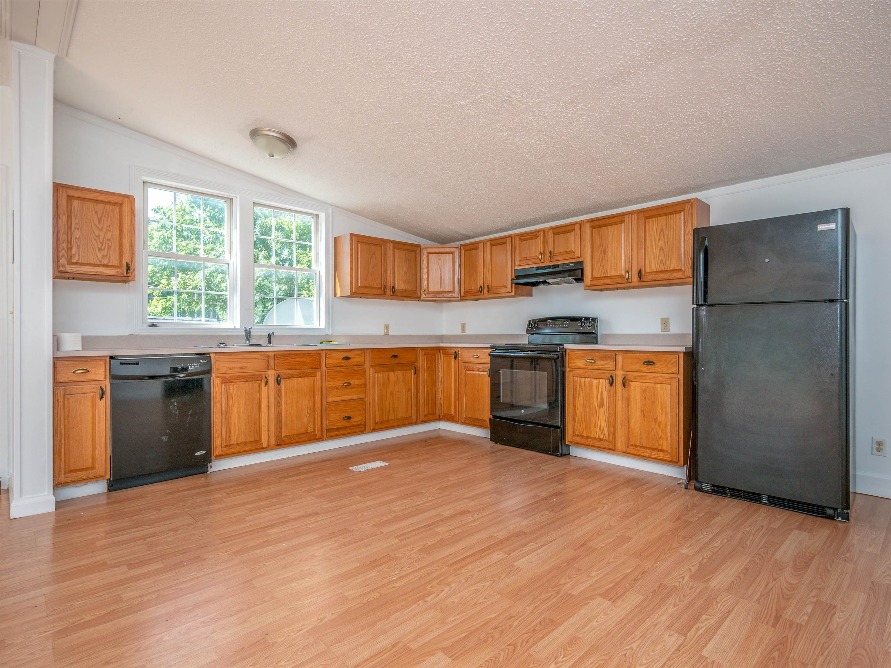 https://zimg.paragon.ice.com/ParagonImages/Property/PH/AABRKY/59180/12/0/0/8e0b8e1bcef195041276fb9f7b5cc116/0/1a92d31cf27d21a3da5e376ae38d3113/59180-b8208ad9-ca9c-407b-a6fa-bad44c92ff17.JPG