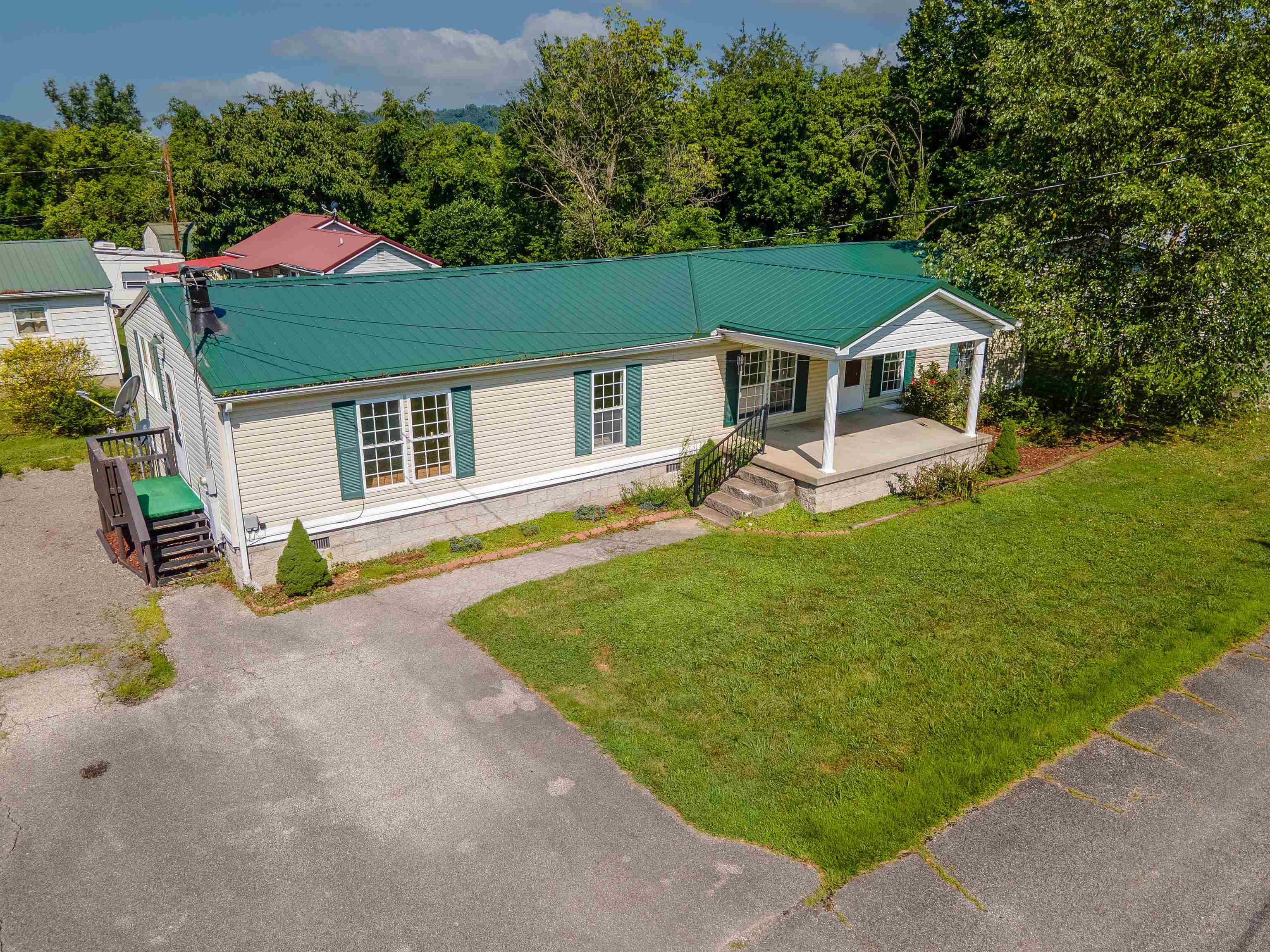 https://zimg.paragon.ice.com/ParagonImages/Property/PH/AABRKY/59180/5/0/0/c53f0d4784c768a6a630d06cd8fc5a2e/0/1a92d31cf27d21a3da5e376ae38d3113/59180-a1408a07-aeef-4795-b547-8dfd5e1dfcf9.JPG