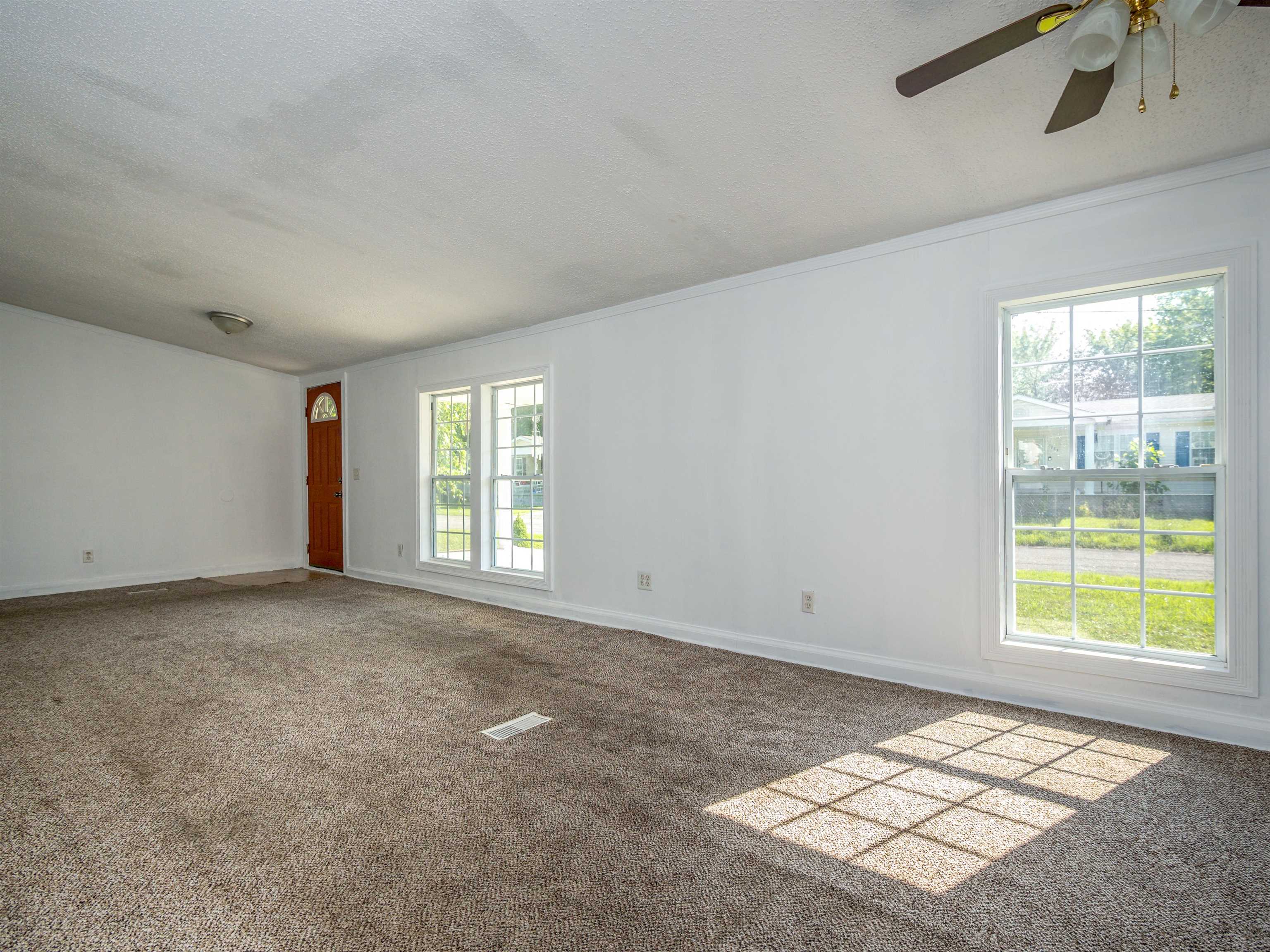 https://zimg.paragon.ice.com/ParagonImages/Property/PH/AABRKY/59180/7/0/0/64c6717f85e4e8232c6bc61824db446d/0/1a92d31cf27d21a3da5e376ae38d3113/59180-8b98f8cb-8799-4f98-8eac-d0c17ec82ee1.JPG