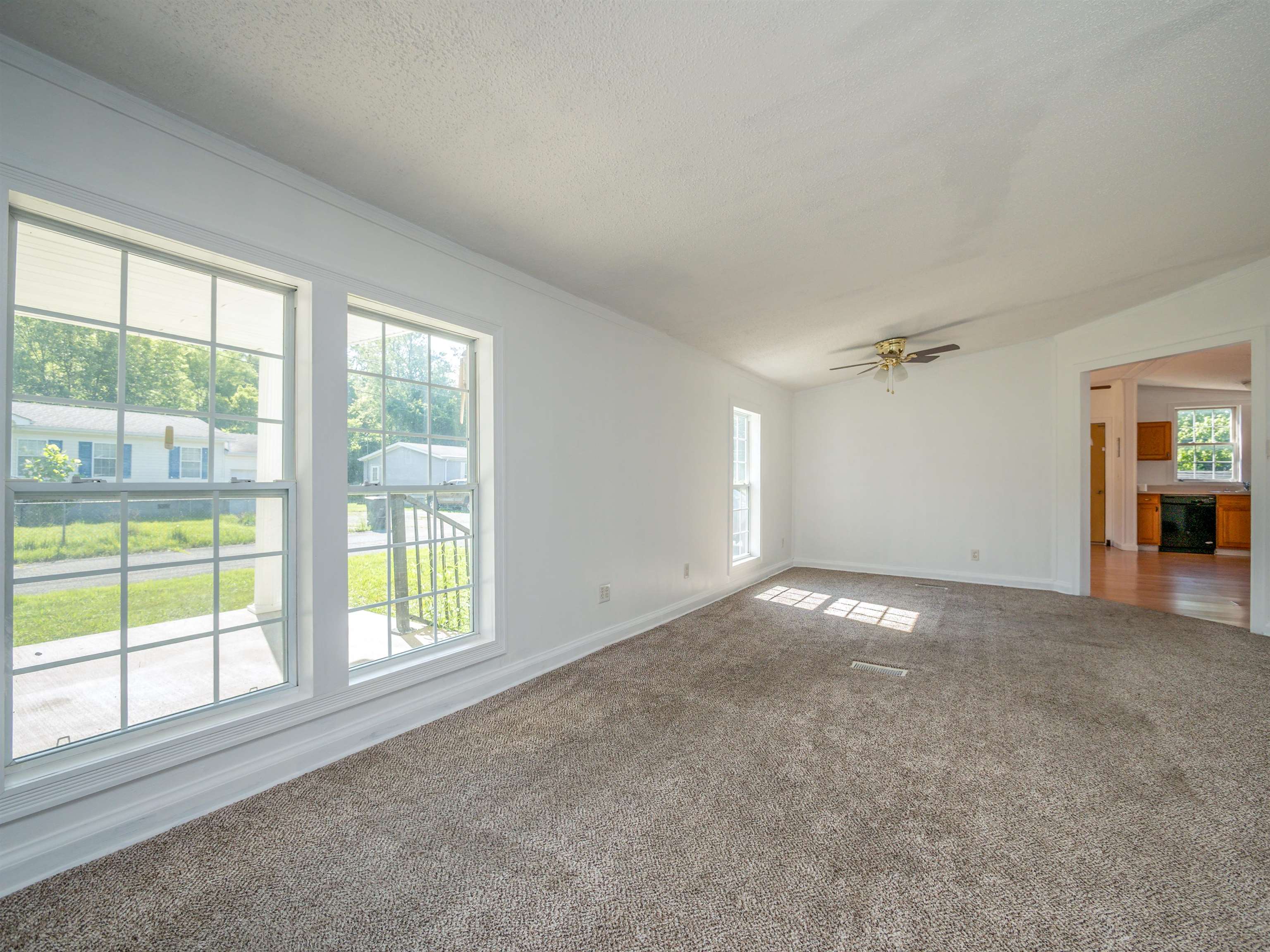 https://zimg.paragon.ice.com/ParagonImages/Property/PH/AABRKY/59180/9/0/0/74d8c2558bd59529d93f319eb9c7c71b/0/1a92d31cf27d21a3da5e376ae38d3113/59180-59c77a88-a766-4b07-aa84-523b167d0a01.JPG