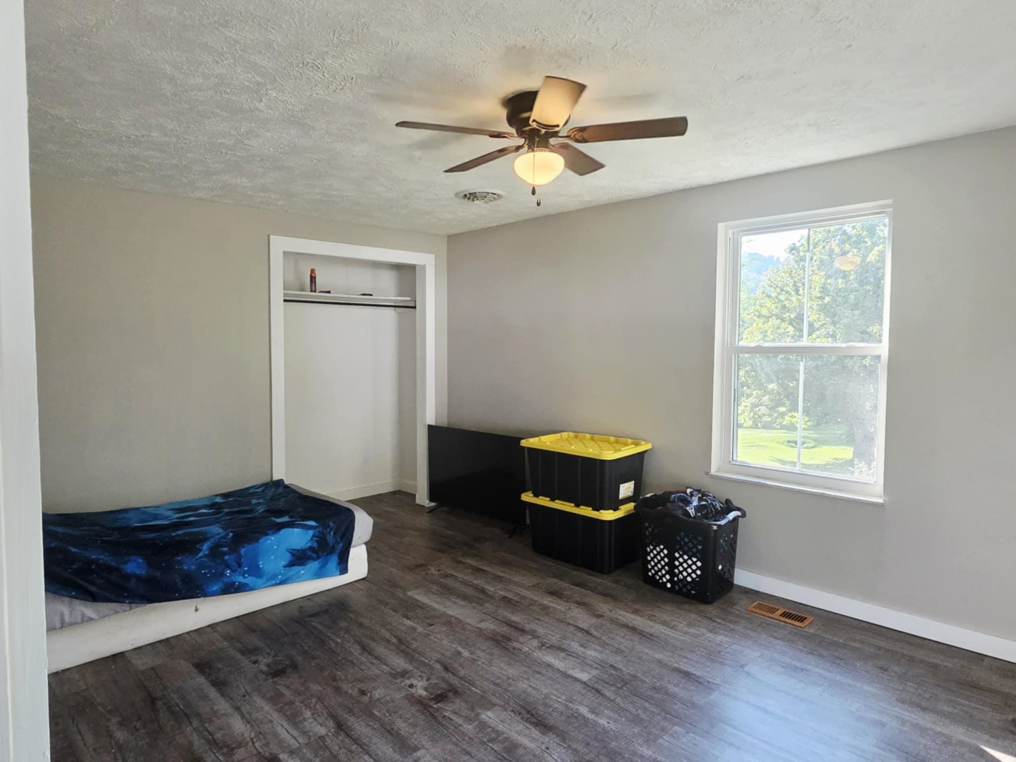 https://zimg.paragon.ice.com/ParagonImages/Property/PH/AABRKY/59200/7/0/0/18aaa9bac0a5d08e94010d100683b904/0/02a07f895f7293f8898a6551694b7fd6/59200-66df0f60-099c-4eef-a5bb-2527582378d7.JPG