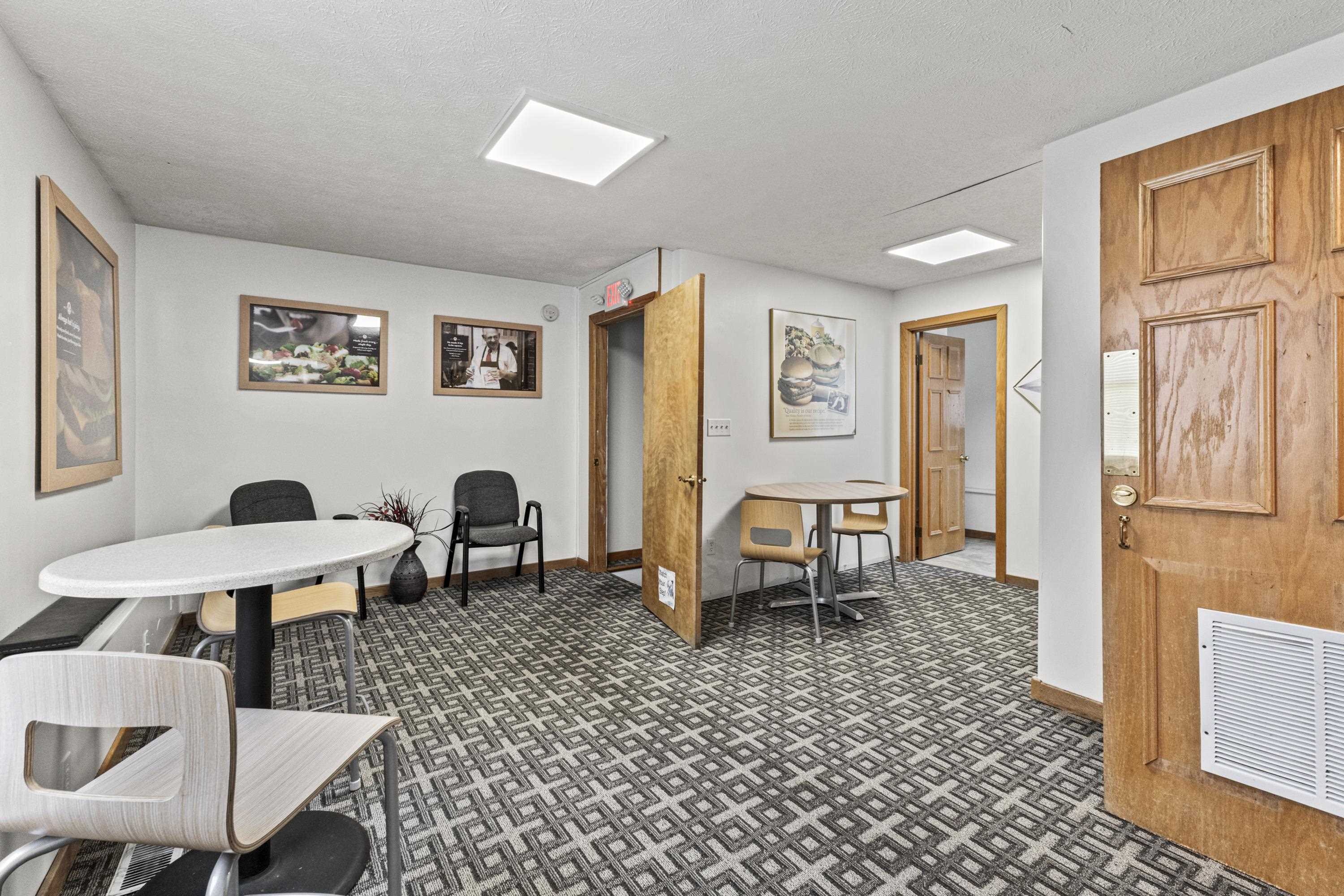 https://zimg.paragon.ice.com/ParagonImages/Property/PH/AABRKY/59266/10/0/0/0a2e2f1495696273df58c790c8266ec5/0/edf9acaa6aa43abda4dbebadbdf4b79d/59266-84f7dc9a-fe23-4864-9550-2ae2efa696f7.JPG