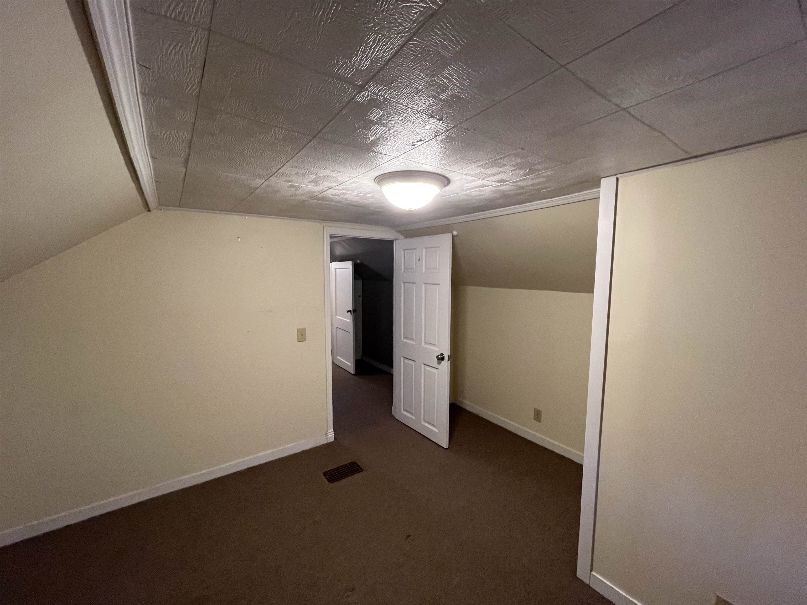 https://zimg.paragon.ice.com/ParagonImages/Property/PH/AABRKY/59357/11/0/0/90347bea577f14dda5447c0b72935de2/0/7e3f56e2a12b48aa7767da760a1d8f35/59357-dc35ad5a-eb23-4f74-9556-5be7865191a8.JPG
