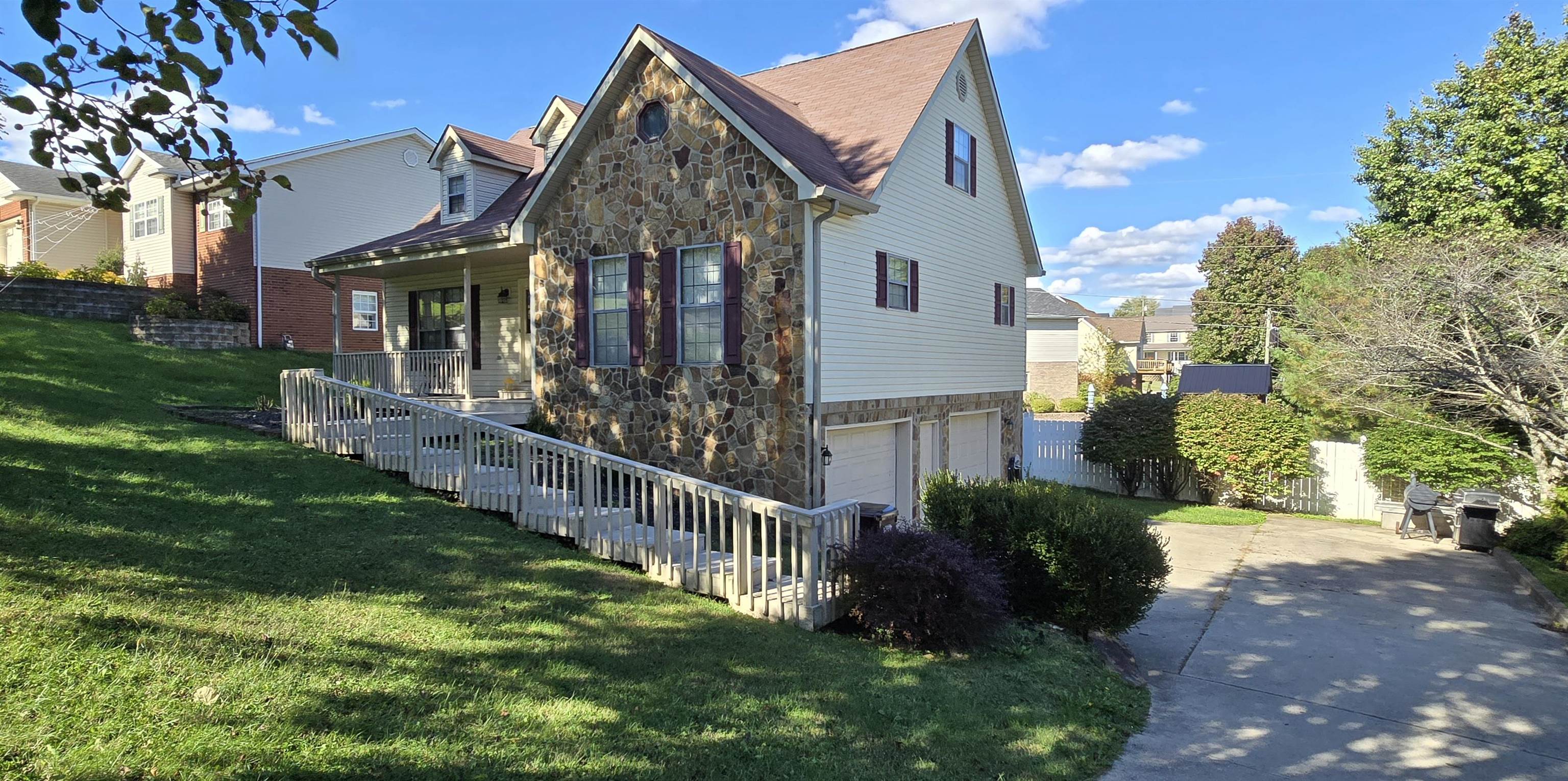 611 Avery Ct