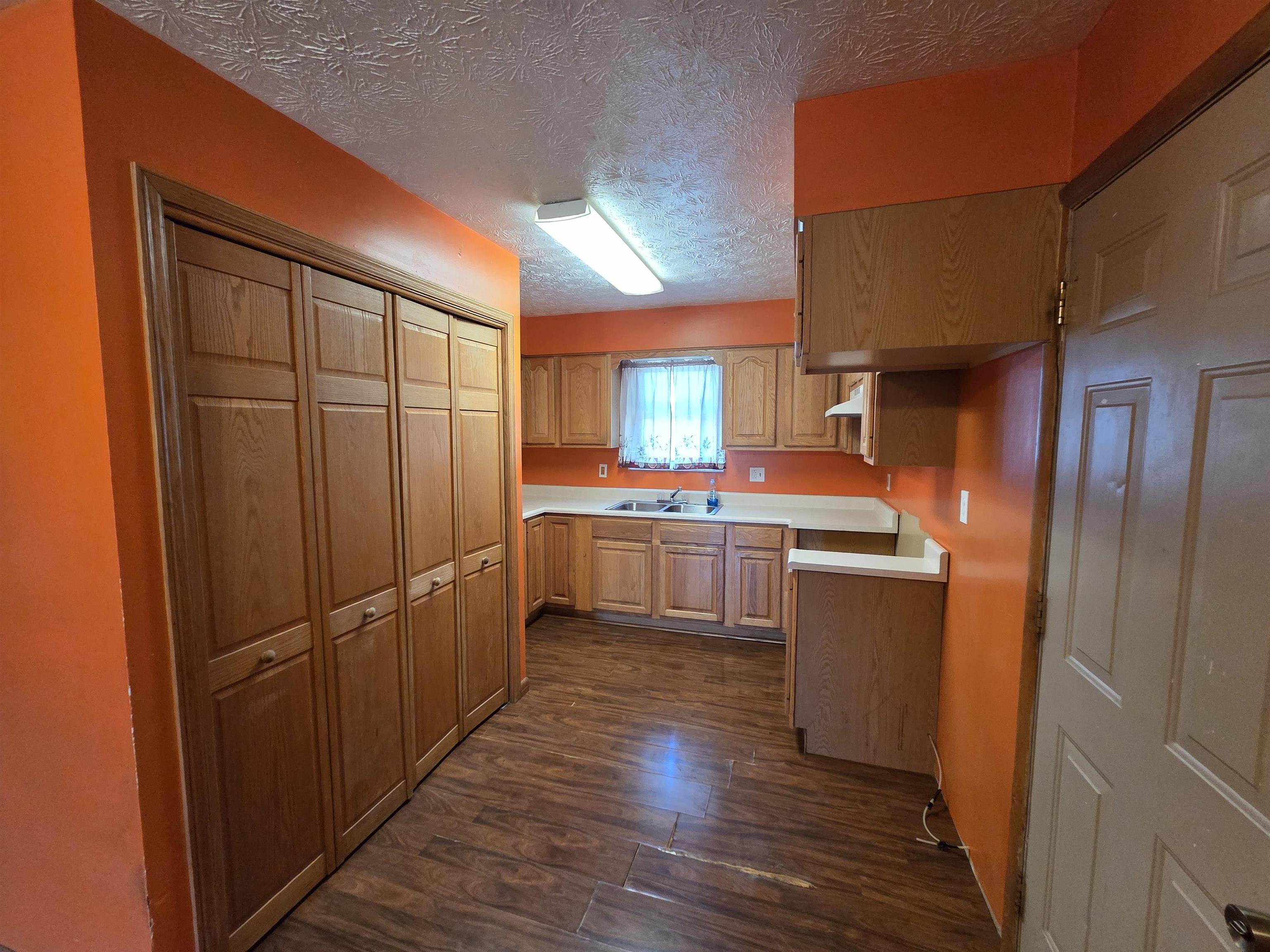 https://zimg.paragon.ice.com/ParagonImages/Property/PH/AABRKY/59539/2/0/0/4720bd898ce8beb42e8c6cac3cd229d6/0/b231ce30b29e40d54096f5bccb1bc3b0/59539-2c3b0edc-0f9e-4af3-9e33-d6818b1226ff.JPG