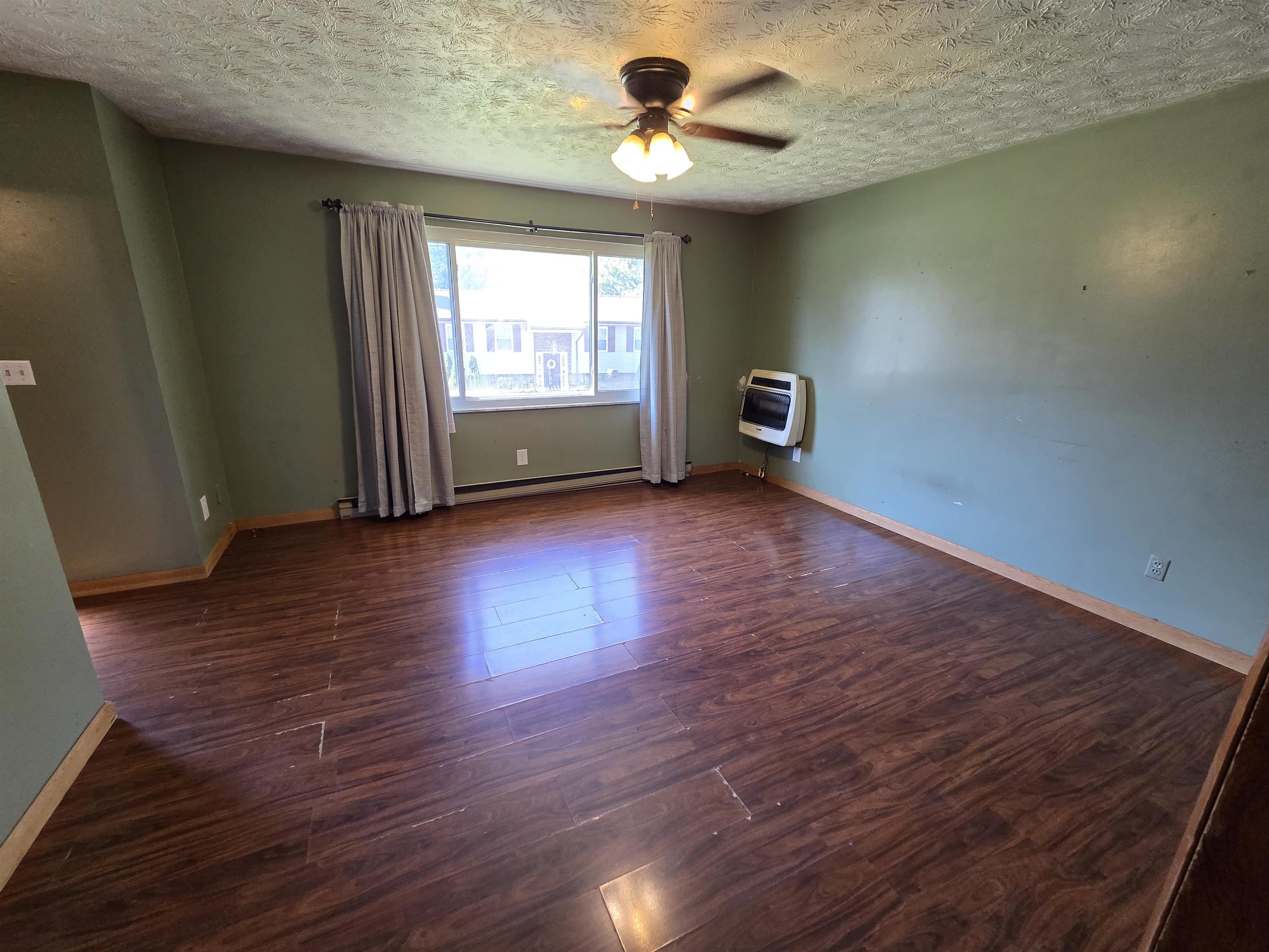 https://zimg.paragon.ice.com/ParagonImages/Property/PH/AABRKY/59539/7/0/0/d162cba58a781b4945d2db5b52c89547/0/b231ce30b29e40d54096f5bccb1bc3b0/59539-9c01fc9b-0563-496e-b36c-5d01562268d2.JPG