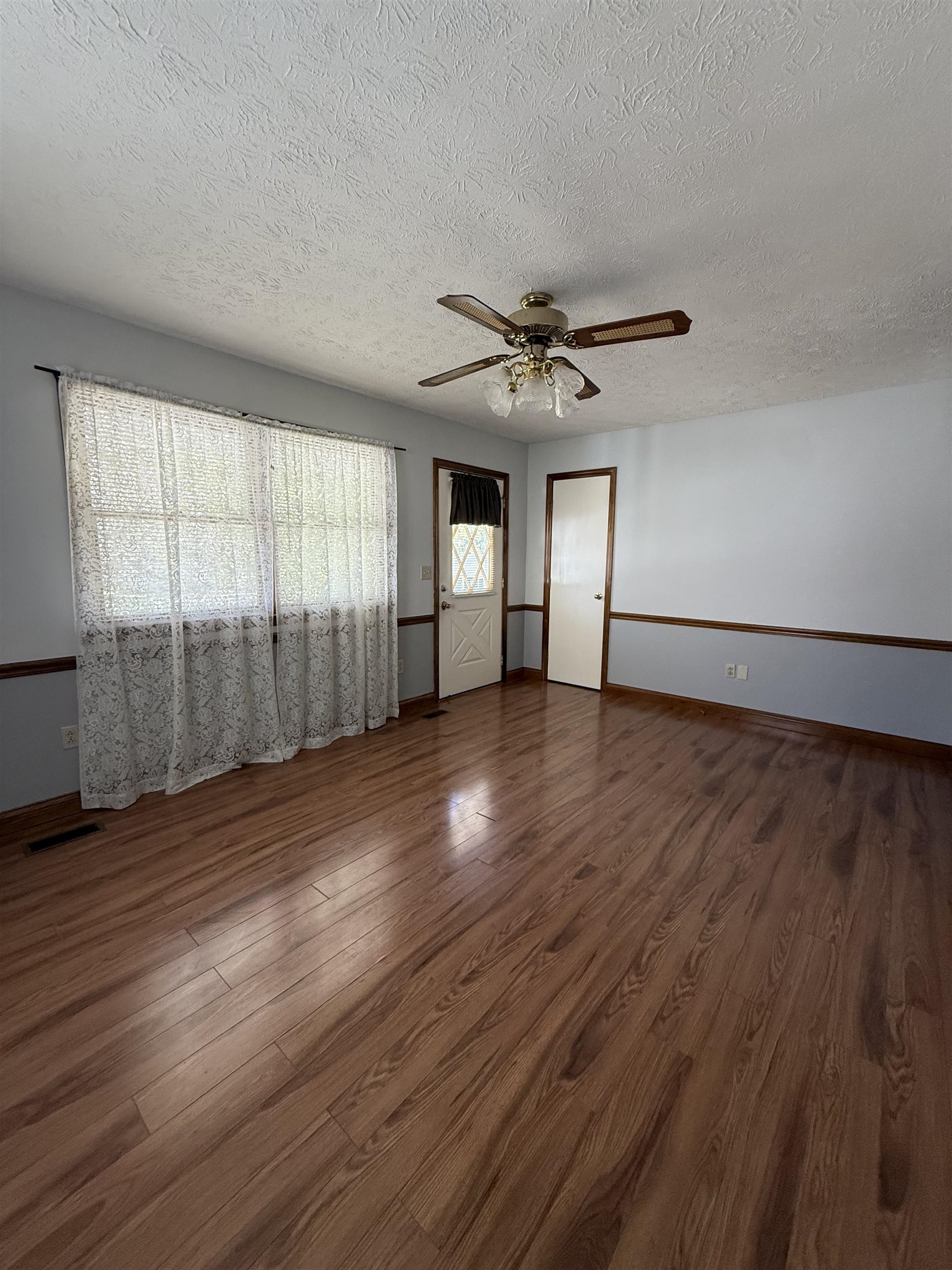 https://zimg.paragon.ice.com/ParagonImages/Property/PH/AABRKY/59547/1/0/0/b448261298f23111267c4434c054ff36/0/ae13196721a7cb32a08ef4981b1912aa/59547-045b4bab-5f27-404b-a747-f889f5e60b62.JPG