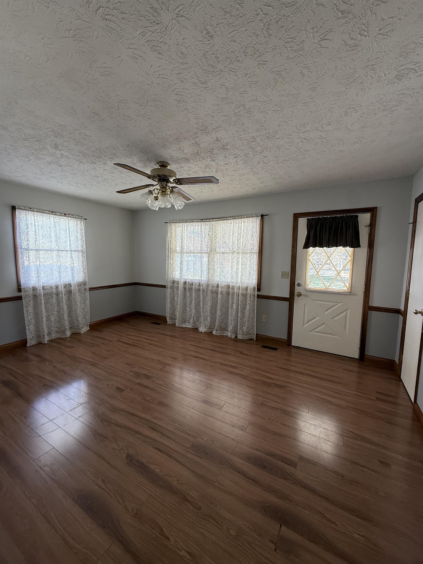 https://zimg.paragon.ice.com/ParagonImages/Property/PH/AABRKY/59547/2/0/0/b37900fe39cc3b5d0d6e5df1988fcc2c/0/ae13196721a7cb32a08ef4981b1912aa/59547-d7cca48a-2115-4d07-9507-f5db9c0d9ba9.JPG