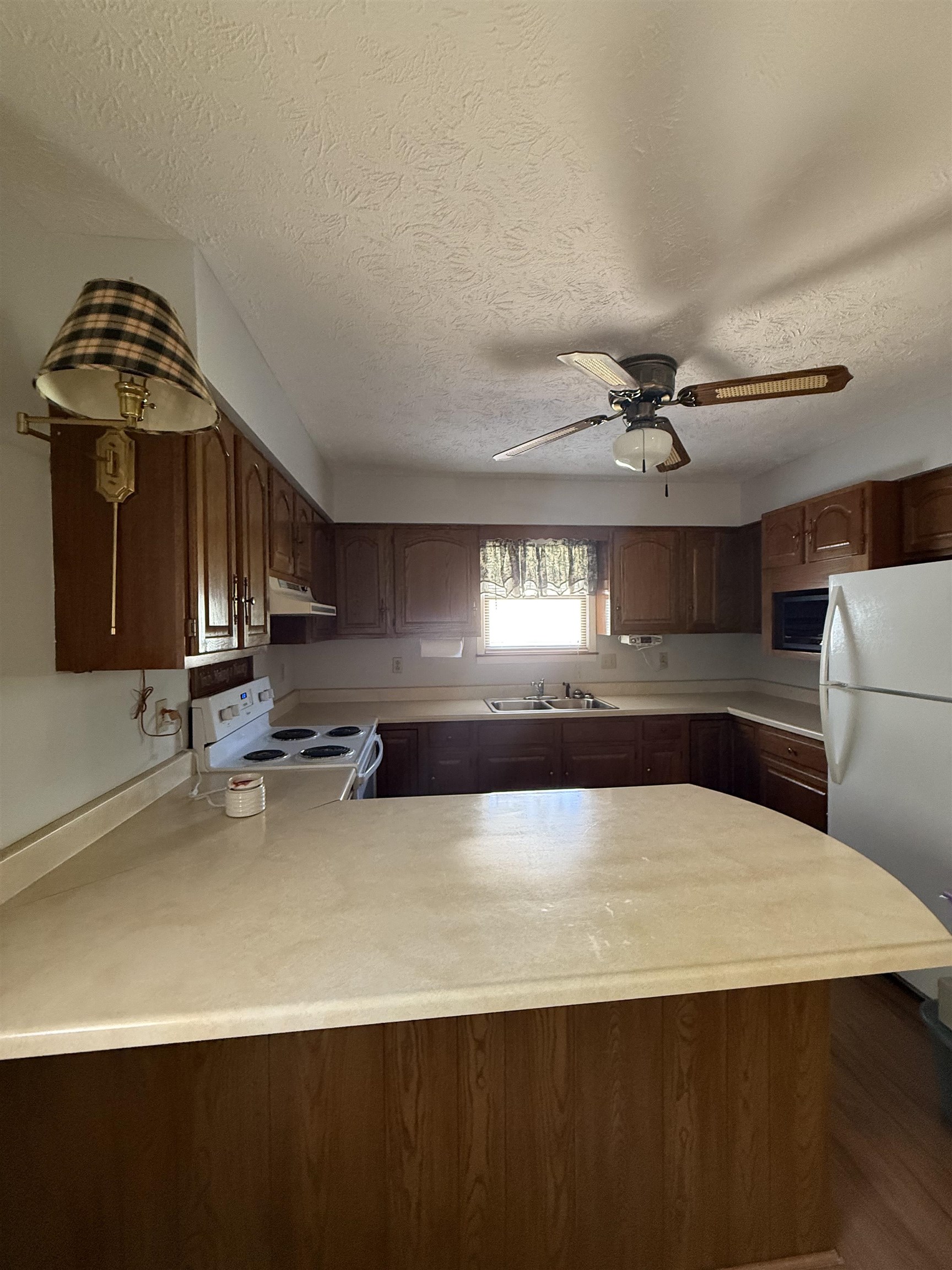 https://zimg.paragon.ice.com/ParagonImages/Property/PH/AABRKY/59547/4/0/0/16b1a831274570c252b855b6bd204a67/0/ae13196721a7cb32a08ef4981b1912aa/59547-6a7ba75c-642c-43b3-bf0c-a3f678996bde.JPG