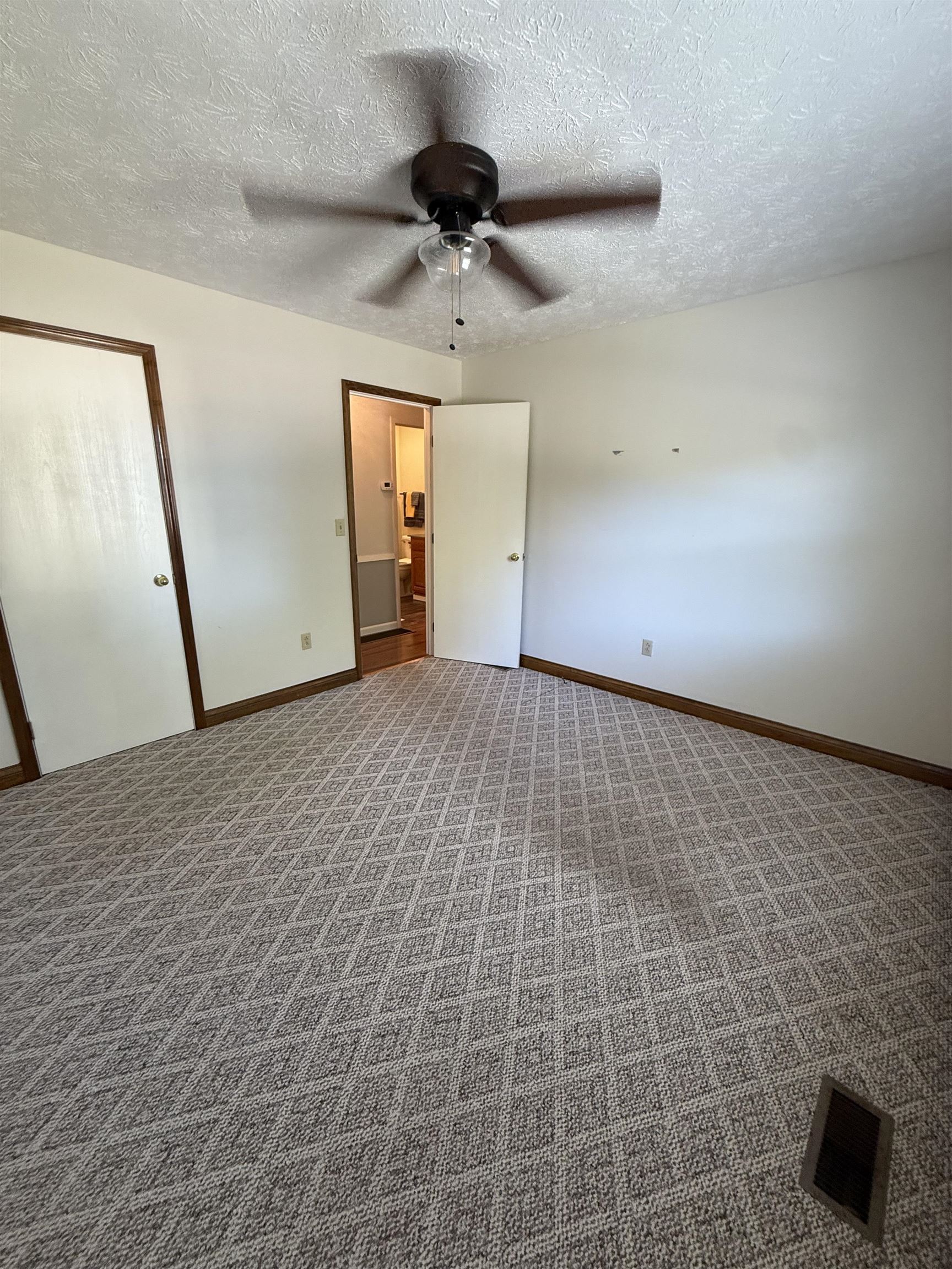 https://zimg.paragon.ice.com/ParagonImages/Property/PH/AABRKY/59547/6/0/0/2a73c7433fda733e82a53ad9c9e2446a/0/ae13196721a7cb32a08ef4981b1912aa/59547-5bae51f2-aff8-4bc7-bafc-101ca960182f.JPG