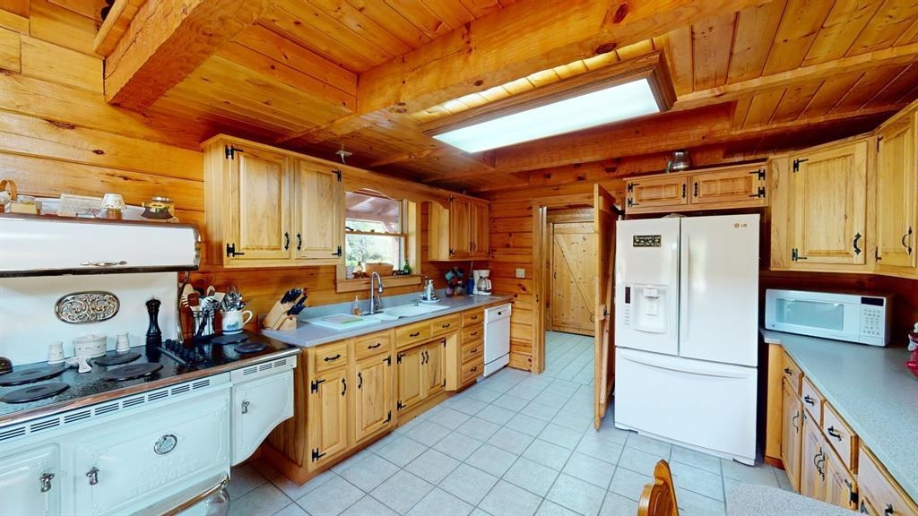 https://zimg.paragon.ice.com/ParagonImages/Property/PH/AABRKY/59579/10/0/0/37359f4090fcb5c17bb731a8f5087119/0/da93dea1351684e6d4a995a4f8bcd49f/59579-1928d748-d681-42f9-8aa5-c3fbb4c8e1f3.JPG