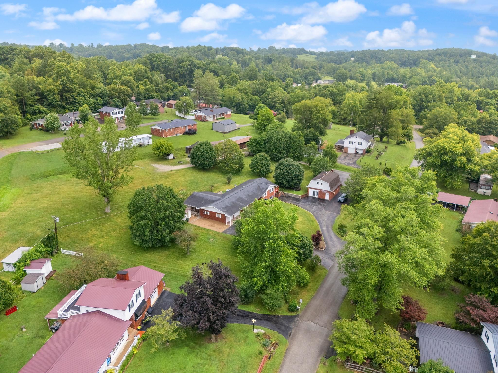 https://zimg.paragon.ice.com/ParagonImages/Property/PH/AABRKY/59672/1/0/0/8d9bfcca7430ec3af88928f6e8d3cbee/0/41c4b136ead724c97c7eb9d4ed4629e3/59672-be4b36e5-01c5-4760-bb93-e3013c56f92a.JPG
