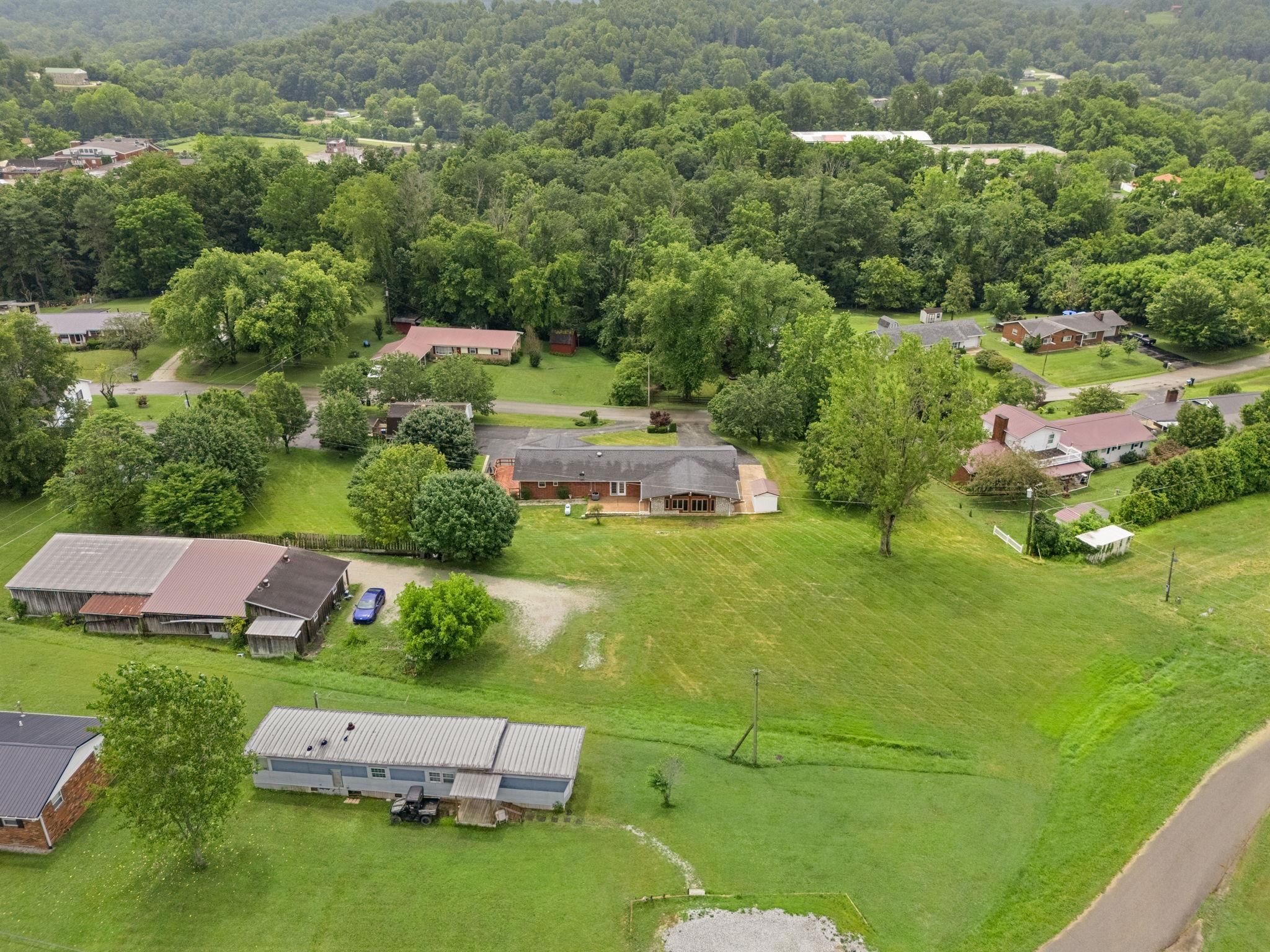 https://zimg.paragon.ice.com/ParagonImages/Property/PH/AABRKY/59672/13/0/0/f1f69b8d0747ee90551a5b5bae58f2be/0/41c4b136ead724c97c7eb9d4ed4629e3/59672-557b1a11-55c1-418f-becf-4e705090fde1.JPG