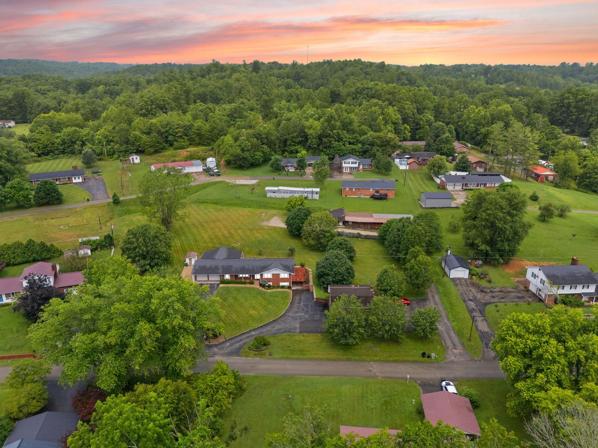 https://zimg.paragon.ice.com/ParagonImages/Property/PH/AABRKY/59672/2/0/0/5797c40e070ba19ab1b3d64de3d17fdb/0/41c4b136ead724c97c7eb9d4ed4629e3/59672-e6aad06a-2764-4093-a1b7-3f371733c361.JPG