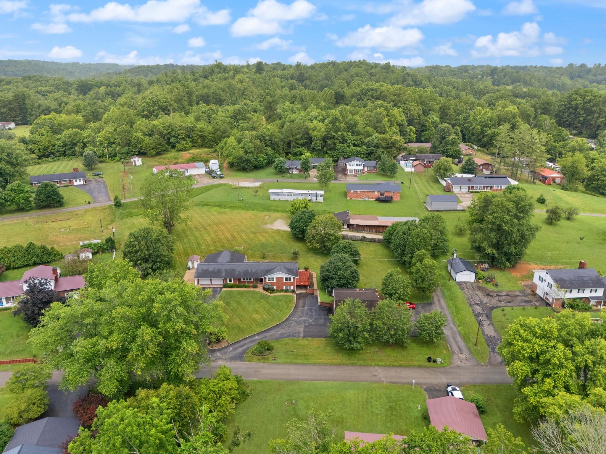 https://zimg.paragon.ice.com/ParagonImages/Property/PH/AABRKY/59672/3/0/0/f785781092f525bfa356578f31353dfe/0/41c4b136ead724c97c7eb9d4ed4629e3/59672-5f358561-bb1f-4cdd-8ba7-53b3c155dbb1.JPG