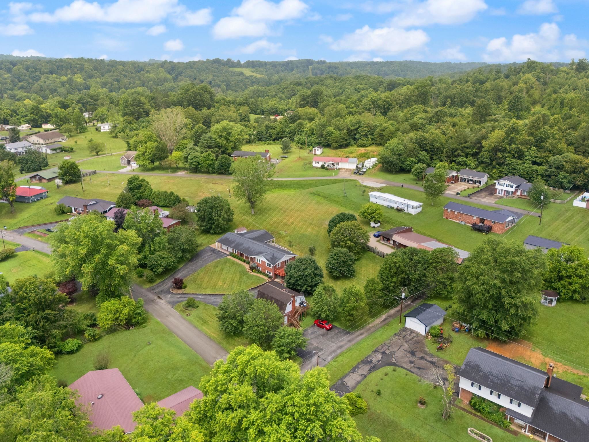 https://zimg.paragon.ice.com/ParagonImages/Property/PH/AABRKY/59672/4/0/0/d3ab6b1bee581903cc424fafc0f84e57/0/41c4b136ead724c97c7eb9d4ed4629e3/59672-8427a7c7-dd6d-46f0-bf4e-ea2fd4eb44f3.JPG