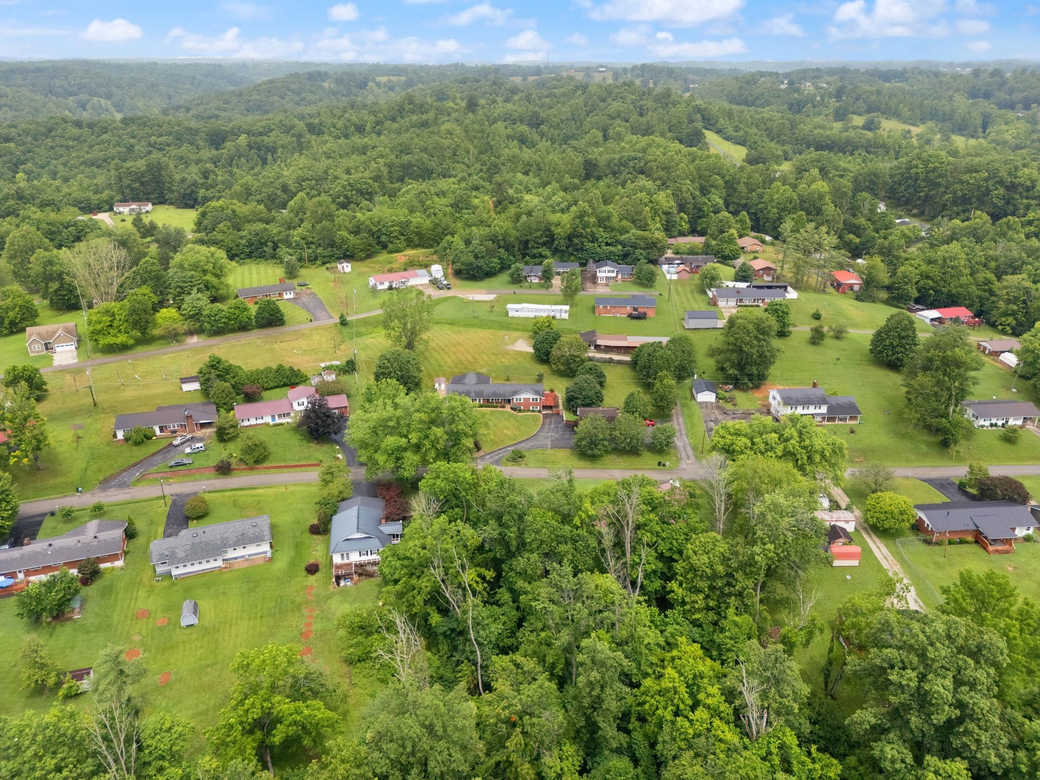 https://zimg.paragon.ice.com/ParagonImages/Property/PH/AABRKY/59672/6/0/0/85bf17883a24de8606b45fd43eb47824/0/41c4b136ead724c97c7eb9d4ed4629e3/59672-91974d6d-6a88-4ad8-bf4c-5a757d713940.JPG
