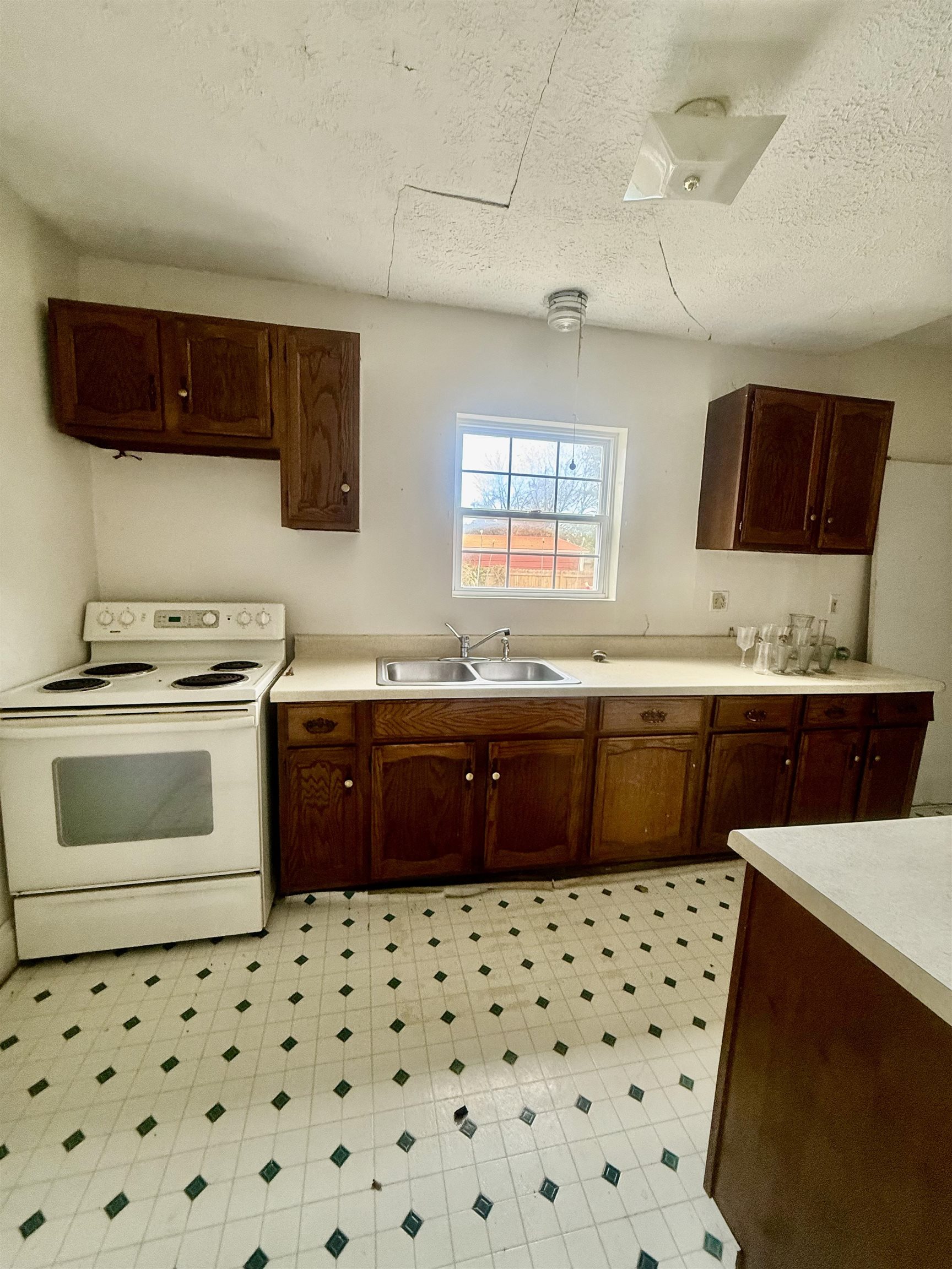 https://zimg.paragon.ice.com/ParagonImages/Property/PH/AABRKY/59682/4/0/0/fcd92f28a7da7490c8679e4a74fa1056/0/32e4faacdc418672163cc831b26d73e1/59682-39bbab47-68b3-4d10-853e-0a0141c55194.JPG