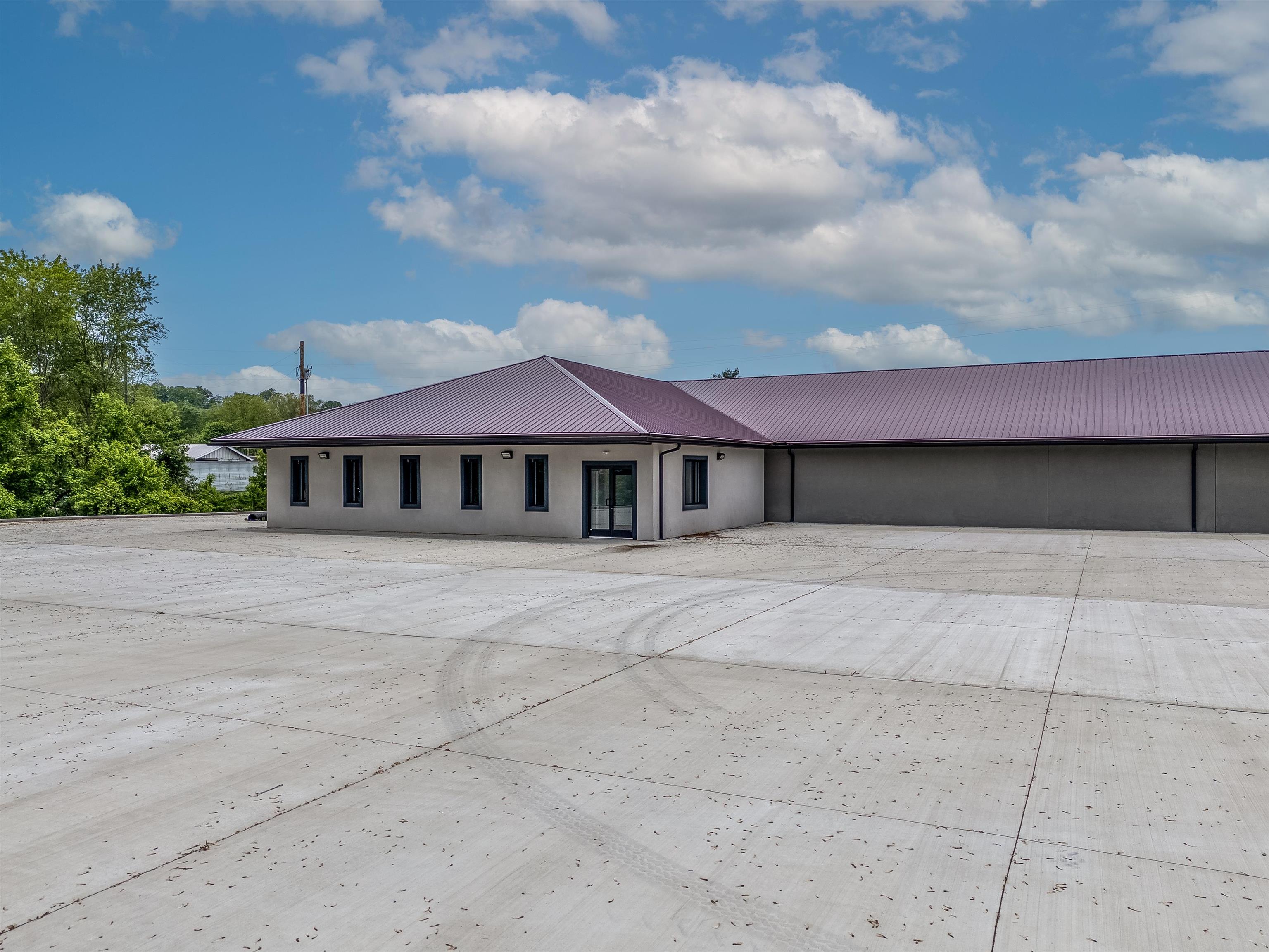 https://zimg.paragon.ice.com/ParagonImages/Property/PH/AABRKY/59742/3/0/0/bb28ba842c7e3fd701d95e7f08119764/0/f29cfe7e6e23992a89e24ce97139eaec/59742-614ff2e8-0d8a-41a9-b177-5aba1f10eaff.JPG