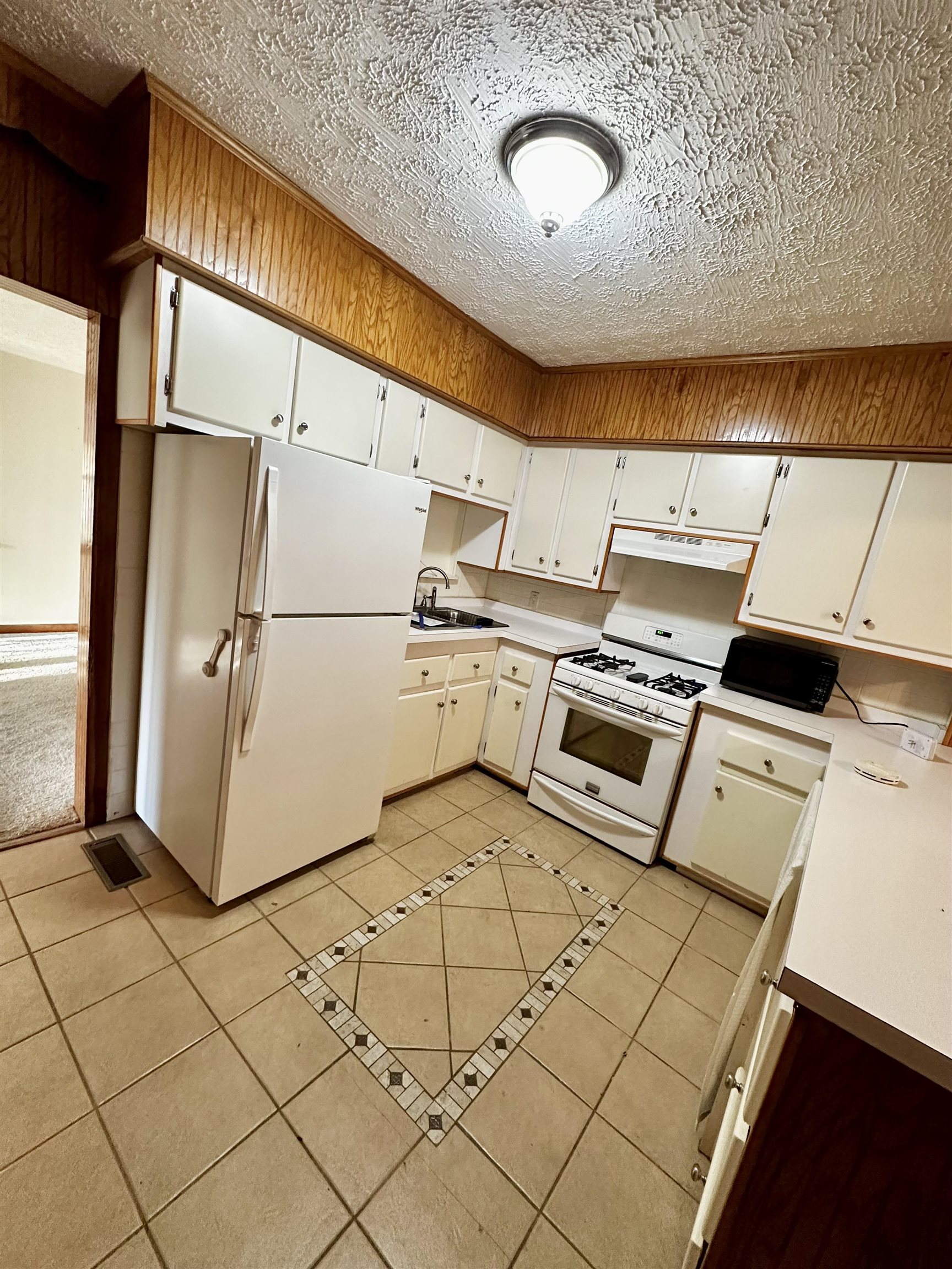 https://zimg.paragon.ice.com/ParagonImages/Property/PH/AABRKY/59788/11/0/0/b1badfe4237b2dfac20741e8dbe4d71b/0/37b9d4bf6e8e084017e544c4bde85fc8/59788-e997d8e3-cf6b-44f0-922e-b15040d3e427.JPG