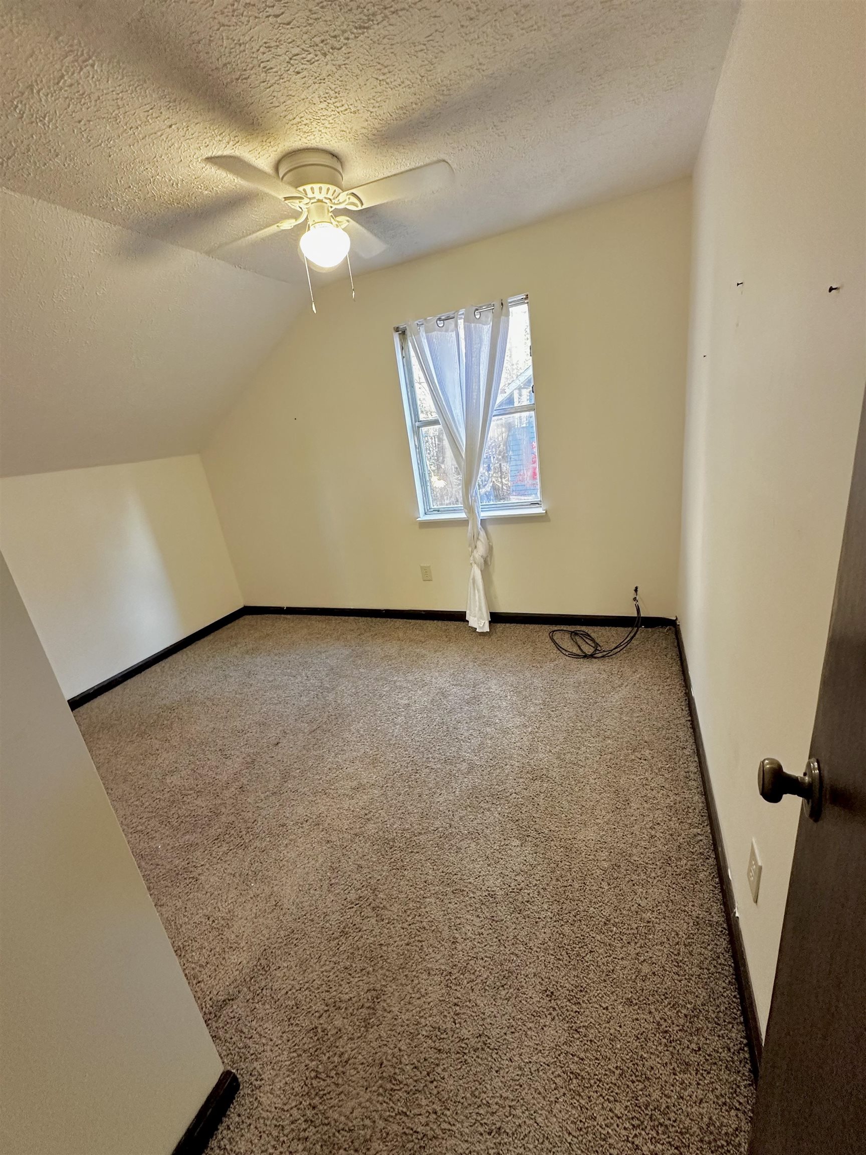 https://zimg.paragon.ice.com/ParagonImages/Property/PH/AABRKY/59788/3/0/0/da5d3606d14044bd7938817fd8ab4813/0/37b9d4bf6e8e084017e544c4bde85fc8/59788-0d4246bb-7f3b-4fb5-be39-9489eac6d061.JPG