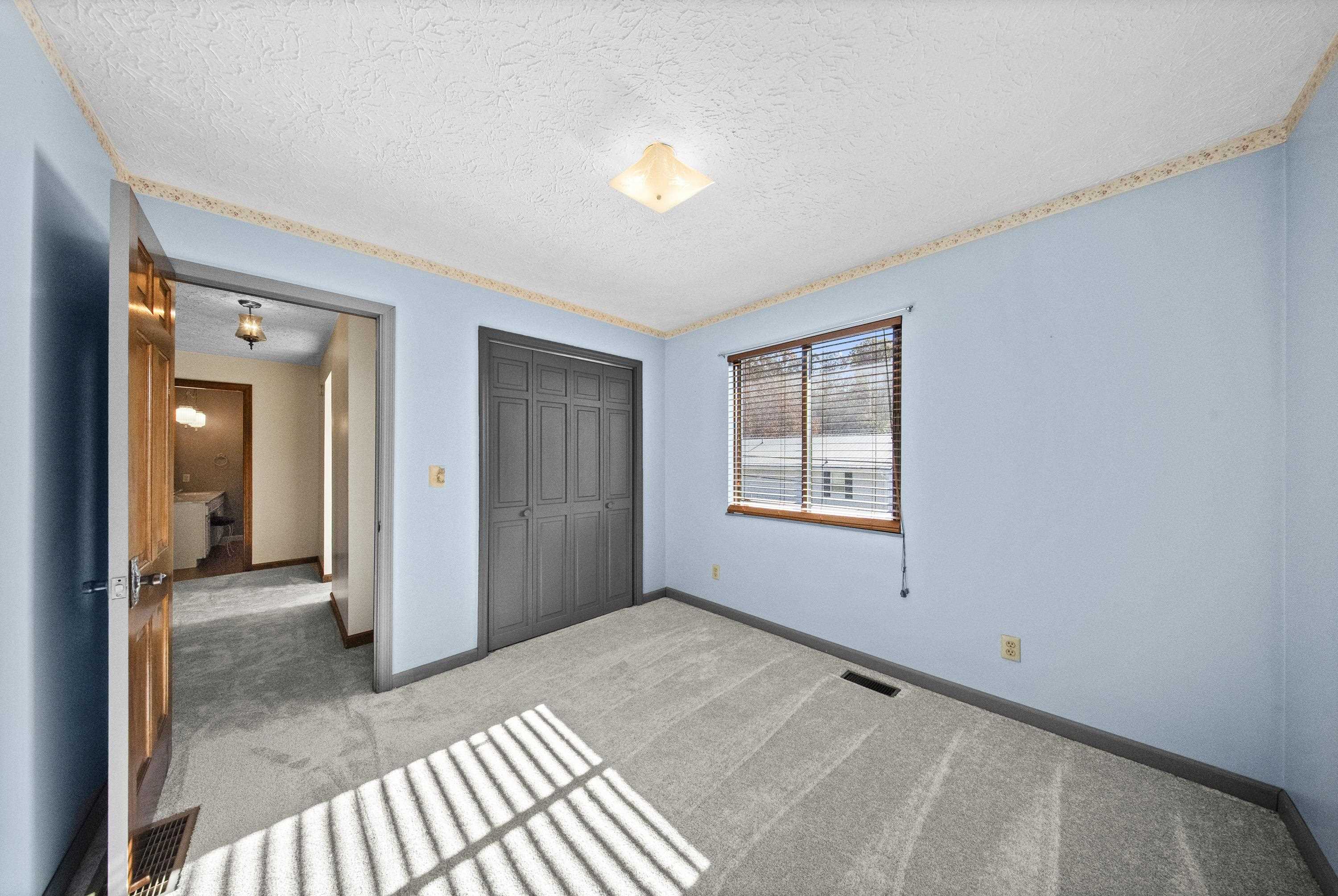 https://zimg.paragon.ice.com/ParagonImages/Property/PH/AABRKY/59821/6/0/0/2fa749ec4e76a1597a0e1f9dcf4d0530/0/9cd6e8539a39d7e746f93fb033c854bf/59821-b23b5732-71d3-4f98-b144-04f05918af47.JPG