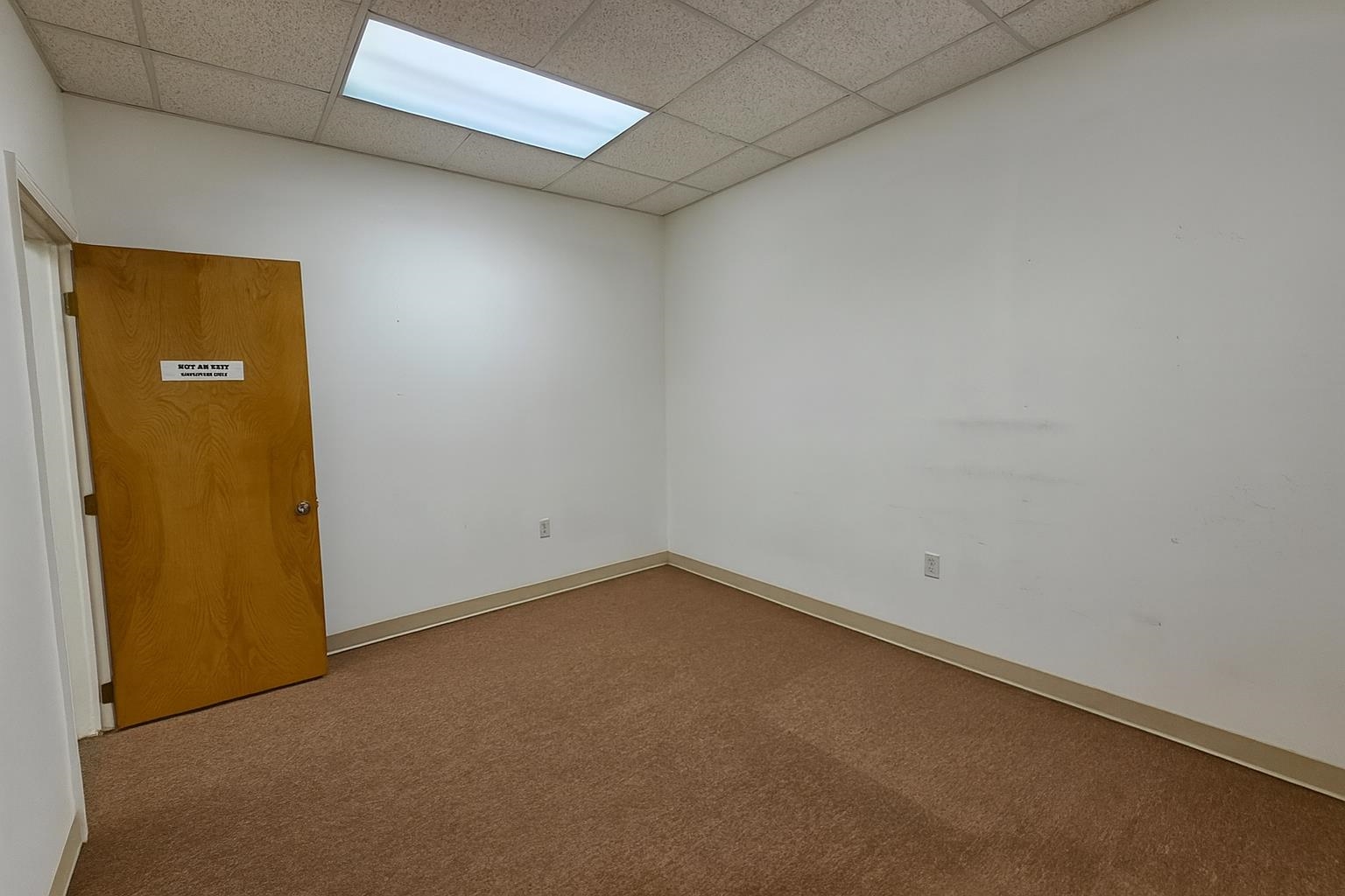 https://zimg.paragon.ice.com/ParagonImages/Property/PH/AABRKY/59845/5/0/0/2b66310b051693a60fb30e4789616e2f/0/dc0f5a9c7fd53b104d4f844fc52d9b15/59845-ea608237-f741-4524-82f2-a239dc4f2e13.JPG