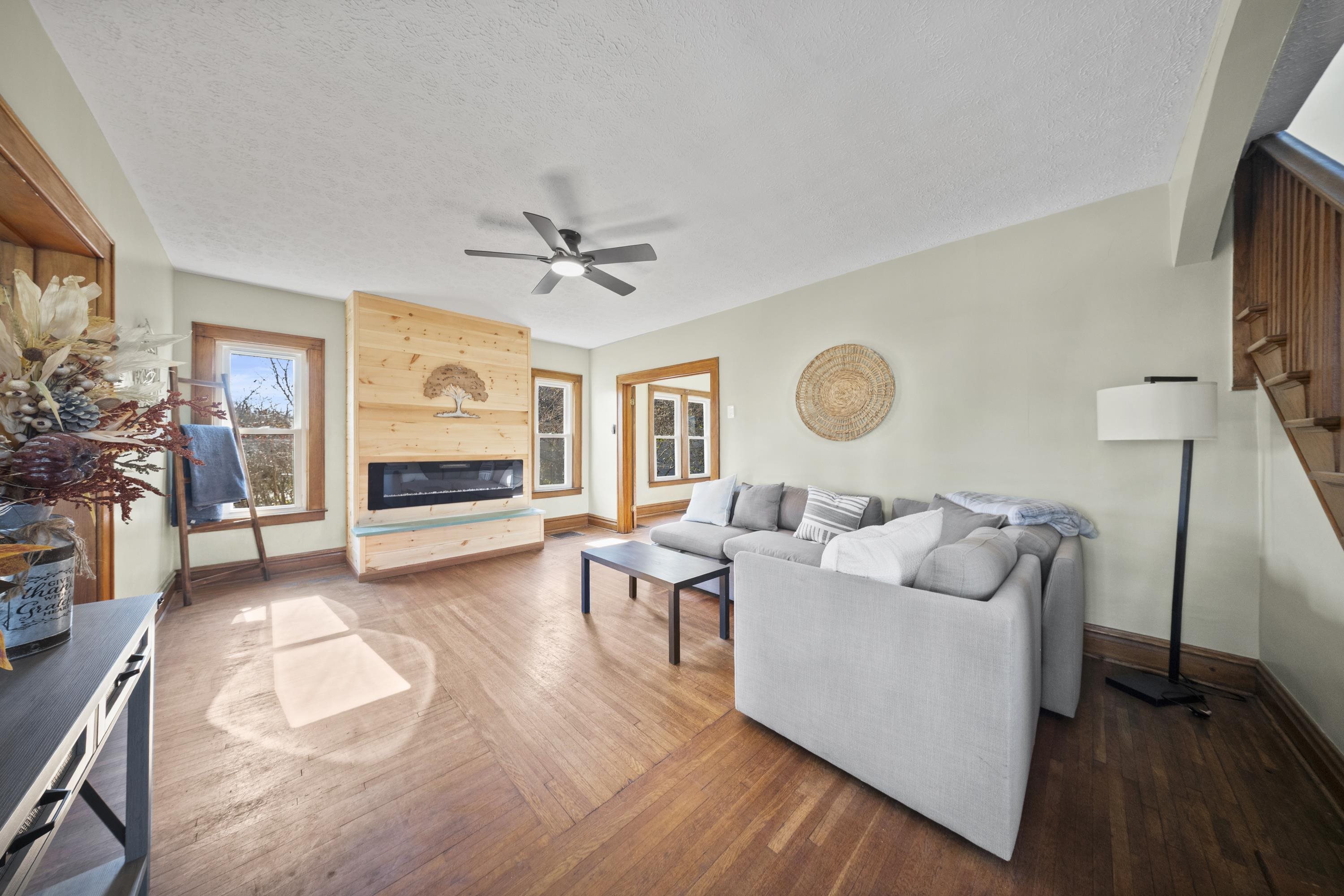 https://zimg.paragon.ice.com/ParagonImages/Property/PH/AABRKY/59882/5/0/0/0b6dbdaaebe224158d56ad8df5bece66/0/c73b553476bf4e4c0f9c2316a2faad9c/59882-f70311e2-efee-4387-b90f-7d9799be8fb0.JPG