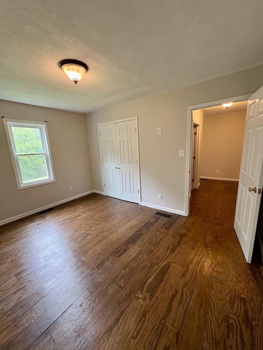 https://zimg.paragon.ice.com/ParagonImages/Property/PH/AABRKY/59893/9/0/0/c33ab85b2b763236640f3344451122dc/0/9da377633620214644c755cf6ec56033/59893-2285b40d-3747-4279-b5b9-a0066c619546.JPG