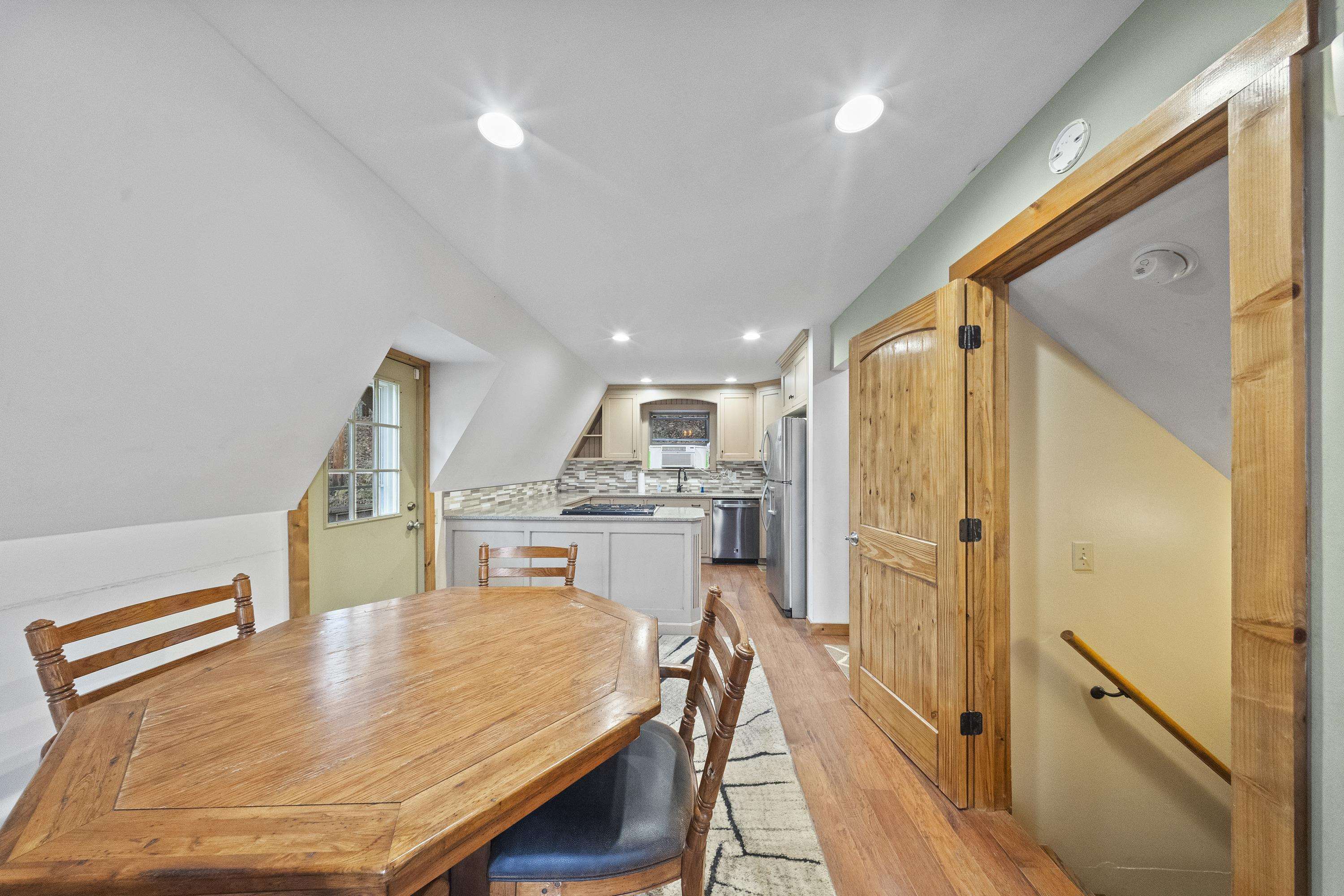 https://zimg.paragon.ice.com/ParagonImages/Property/PH/AABRKY/60045/8/0/0/139e4a5e2a3f7992100e8fe9078a5b1a/0/471a04f138424323146c1010a75a772e/60045-e827fcc1-b9d9-45d5-94e5-18b55604438e.JPG