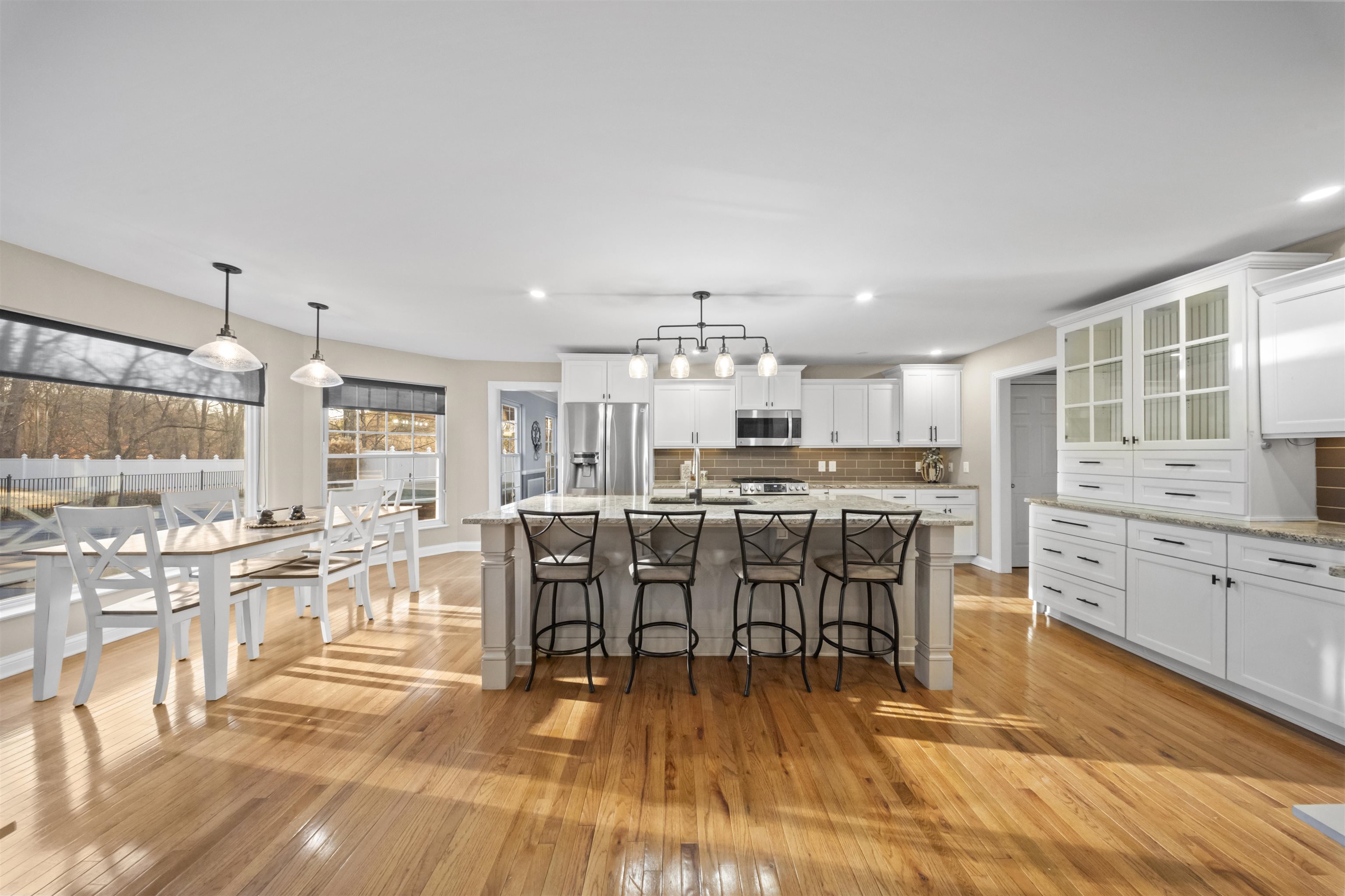 https://zimg.paragon.ice.com/ParagonImages/Property/PH/AABRKY/60058/13/0/0/422cfedc415559eec5a086ff34951ca6/0/000b78cdf03ffa59c0ee241cb7f5e0d3/60058-818a9466-da9e-424c-8dd6-e4af41cd6888.JPG