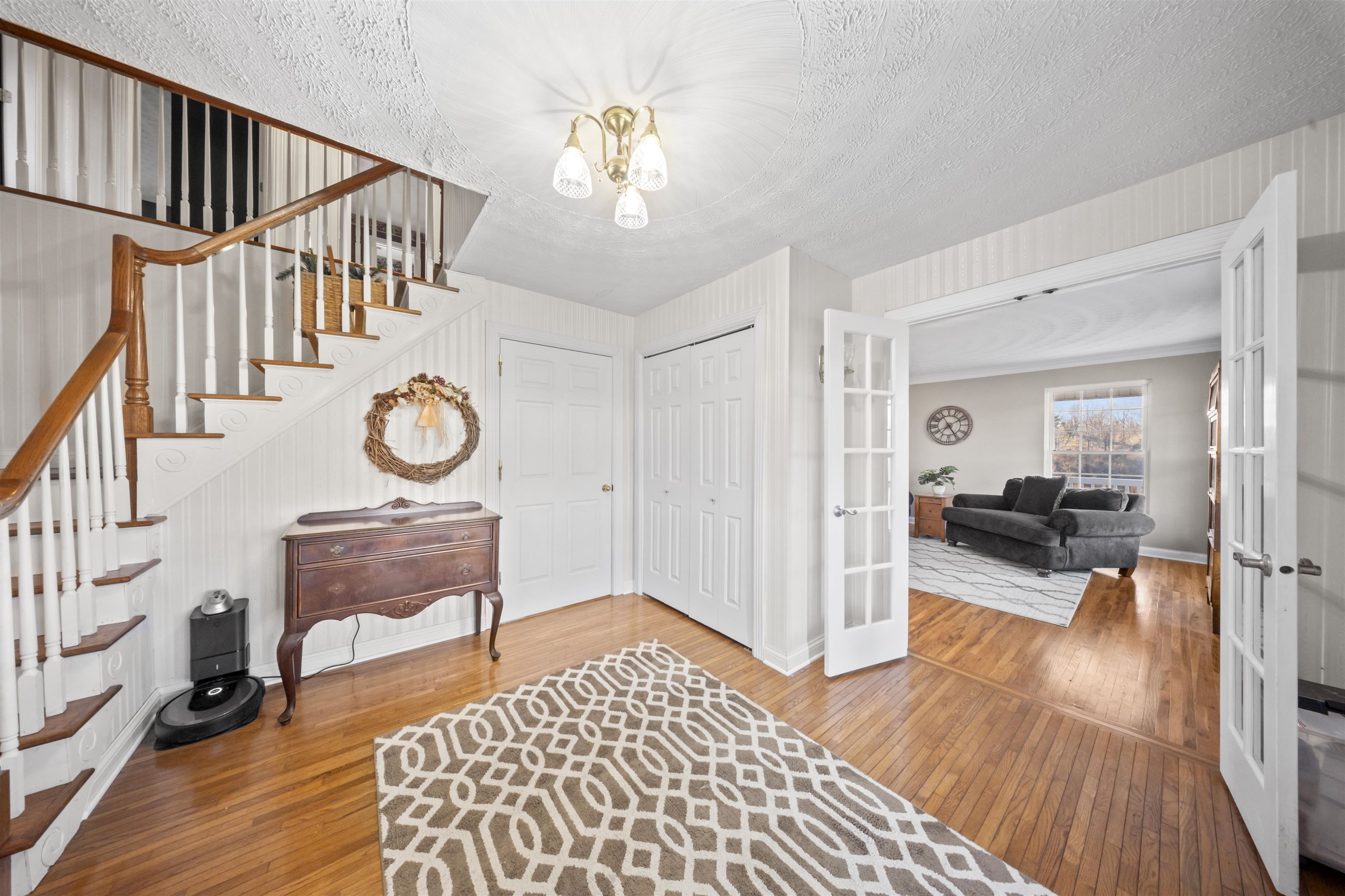https://zimg.paragon.ice.com/ParagonImages/Property/PH/AABRKY/60058/9/0/0/5562f2a0bcba31f7ba1c9dabfc042b9f/0/000b78cdf03ffa59c0ee241cb7f5e0d3/60058-dadaf5dd-79d0-447e-9eea-b42aced7e7ac.JPG