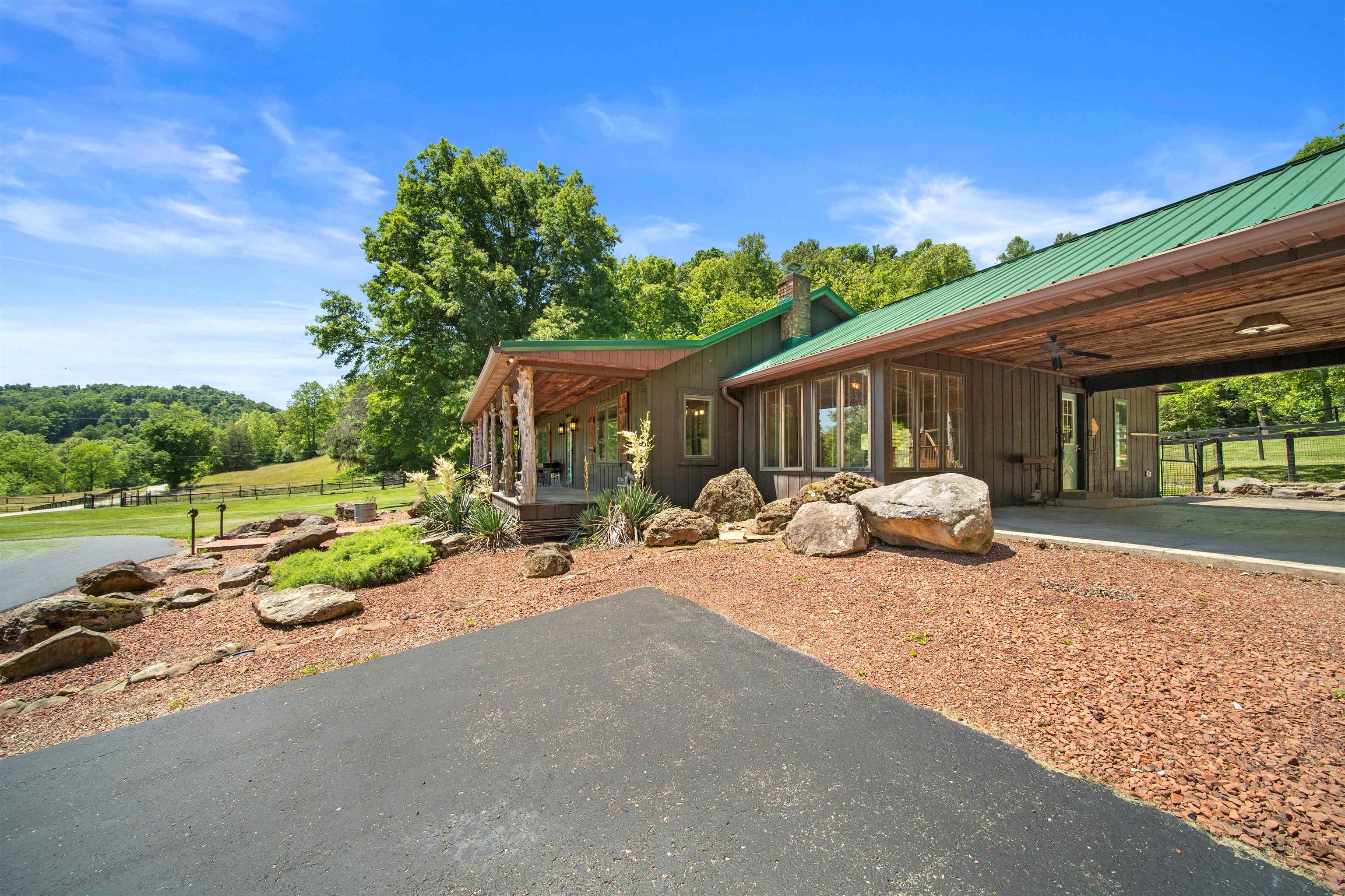 https://zimg.paragon.ice.com/ParagonImages/Property/PH/AABRKY/60071/5/0/0/945c55acc548be9d88f8c1f311934dde/0/43fe9d5784735af7f852c6ac83e09d1c/60071-ce12d642-a6fa-4033-a4e8-1d884e5105a7.JPG