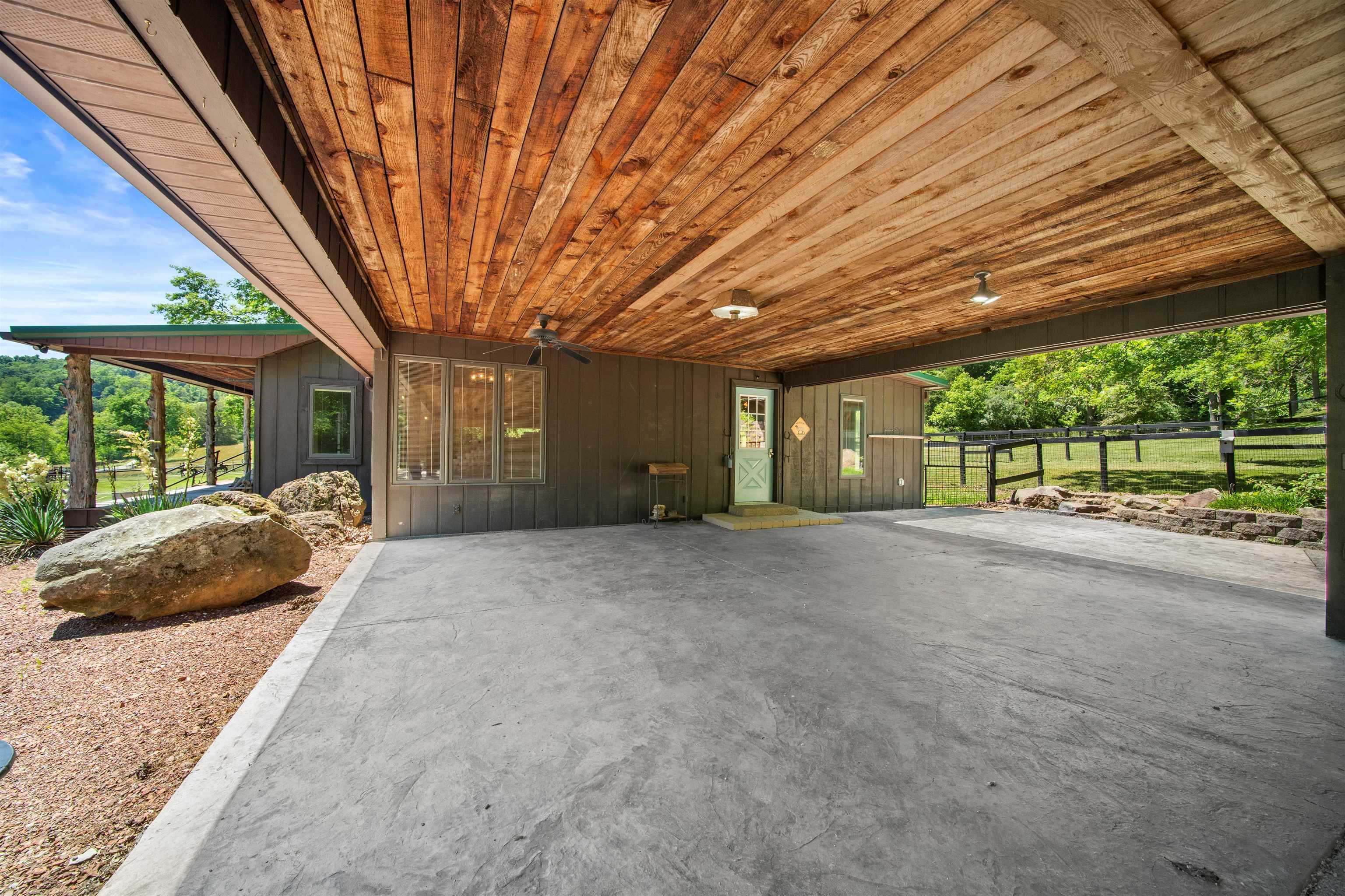 https://zimg.paragon.ice.com/ParagonImages/Property/PH/AABRKY/60071/6/0/0/52238dc9d783952192b55c34e4d3011c/0/43fe9d5784735af7f852c6ac83e09d1c/60071-0d50588d-b118-4368-824d-502deb836244.JPG