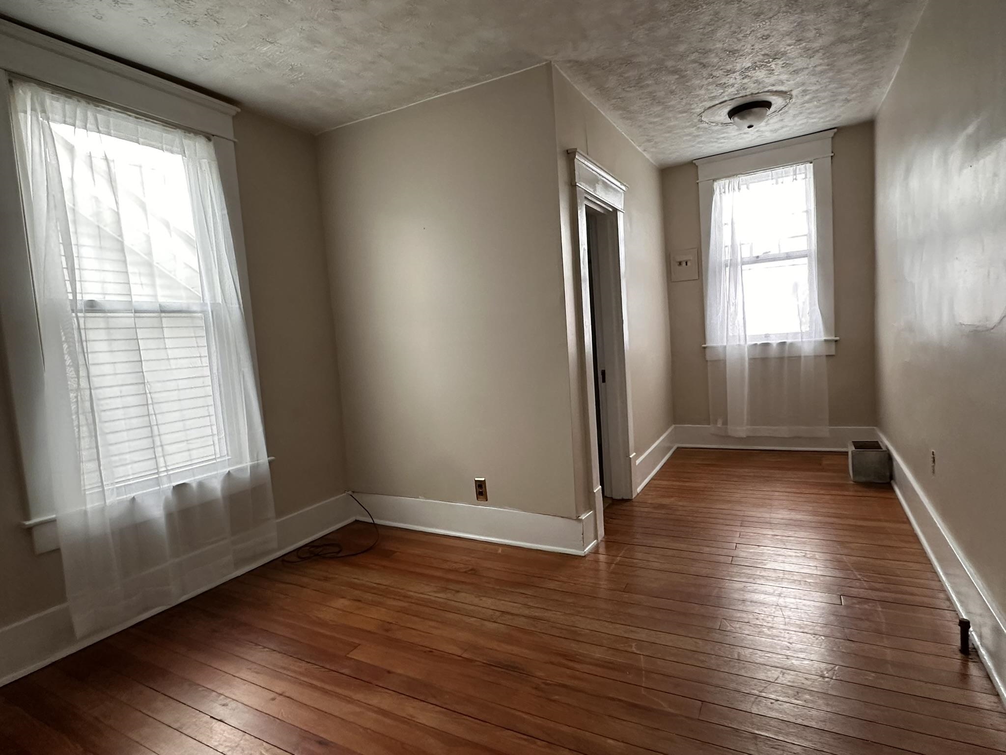 https://zimg.paragon.ice.com/ParagonImages/Property/PH/AABRKY/60079/13/0/0/4b0cbe35bbe03380dd5719a0f8c204d4/0/ad934484b280608fe92e2f1f940b5602/60079-b2a590b9-75e0-4288-9226-ea44b4e61ebd.JPG