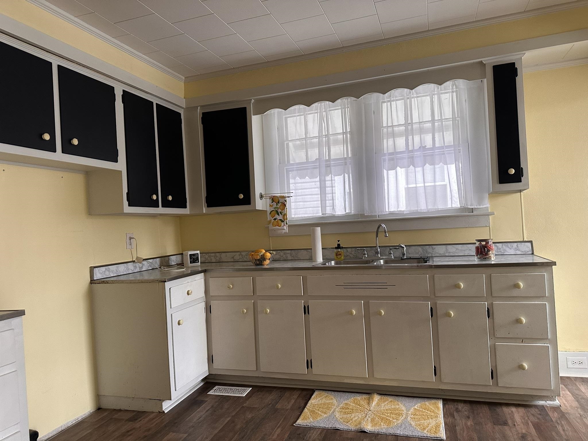 https://zimg.paragon.ice.com/ParagonImages/Property/PH/AABRKY/60079/9/0/0/b8e751a273bf6f0e2b922b71a667b781/0/ad934484b280608fe92e2f1f940b5602/60079-9ba55699-b680-43d3-8c5d-1adf2e2c1ab2.JPG