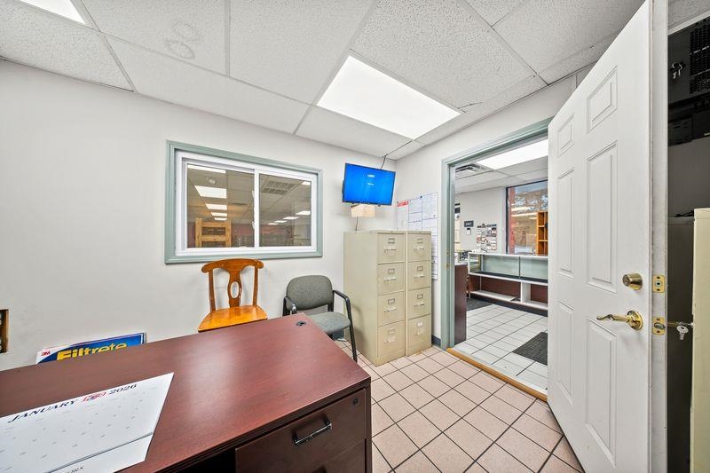 https://zimg.paragon.ice.com/ParagonImages/Property/PH/AABRKY/60096/4/0/0/067682fddedc57088f13956850849ca0/0/2bfe7312e082ce14df690f50c07d0e71/60096-cd09986a-adc0-45cf-b1f2-5872a198a63b.JPG