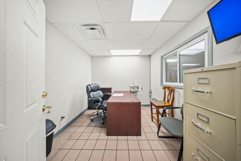 https://zimg.paragon.ice.com/ParagonImages/Property/PH/AABRKY/60096/5/0/0/8e487055fc4170670178eac9c6fe4dbe/0/2bfe7312e082ce14df690f50c07d0e71/60096-10c50bd7-54d7-474d-b1e4-39549b81a6f2.JPG