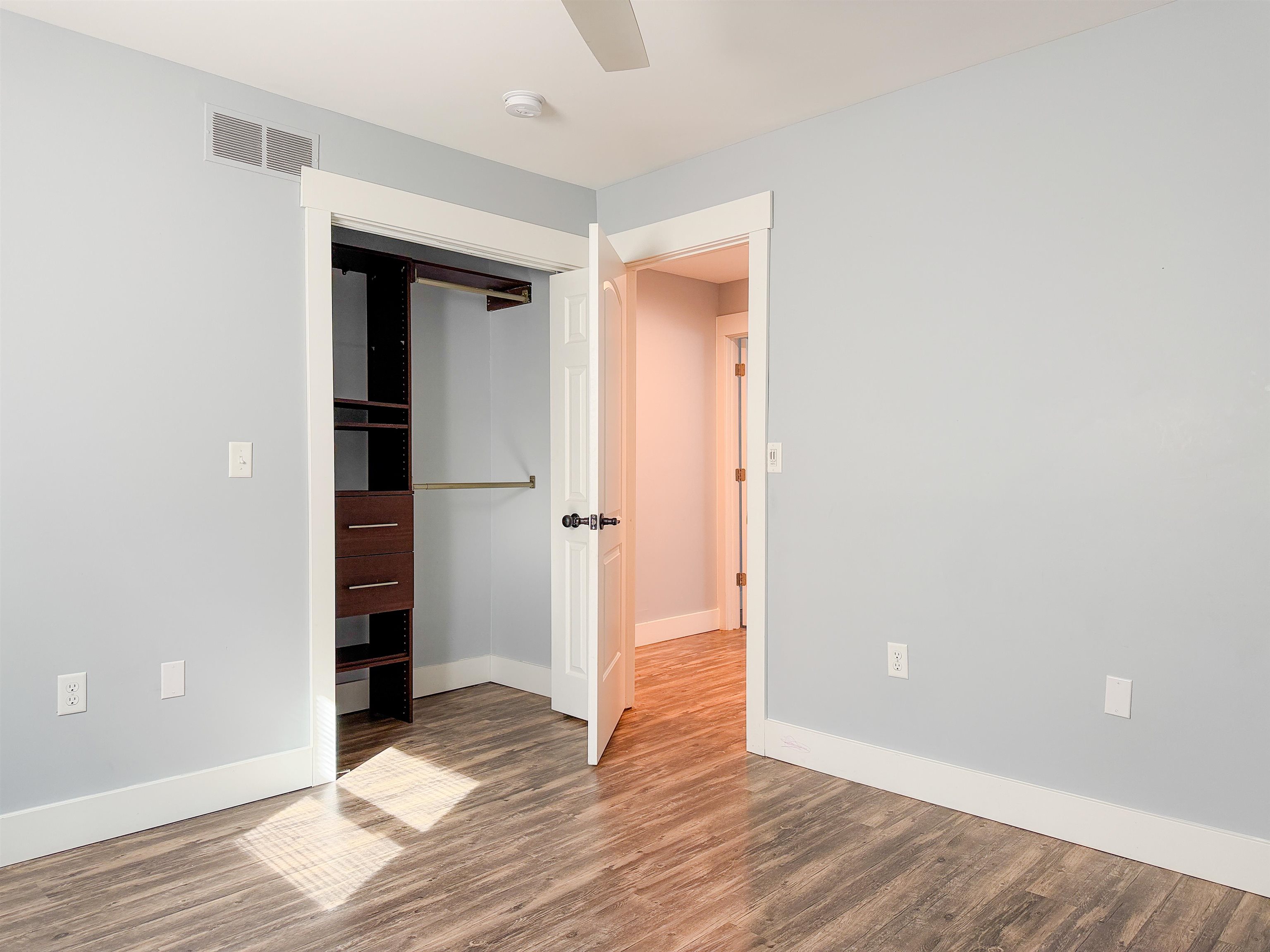 https://zimg.paragon.ice.com/ParagonImages/Property/PH/AABRKY/60099/10/0/0/698922d40d2735380ab95d4729b26983/0/487c74dee13d9910e1b8802df5aea606/60099-982269e8-2c54-420e-9875-5c4fb488ae10.JPG