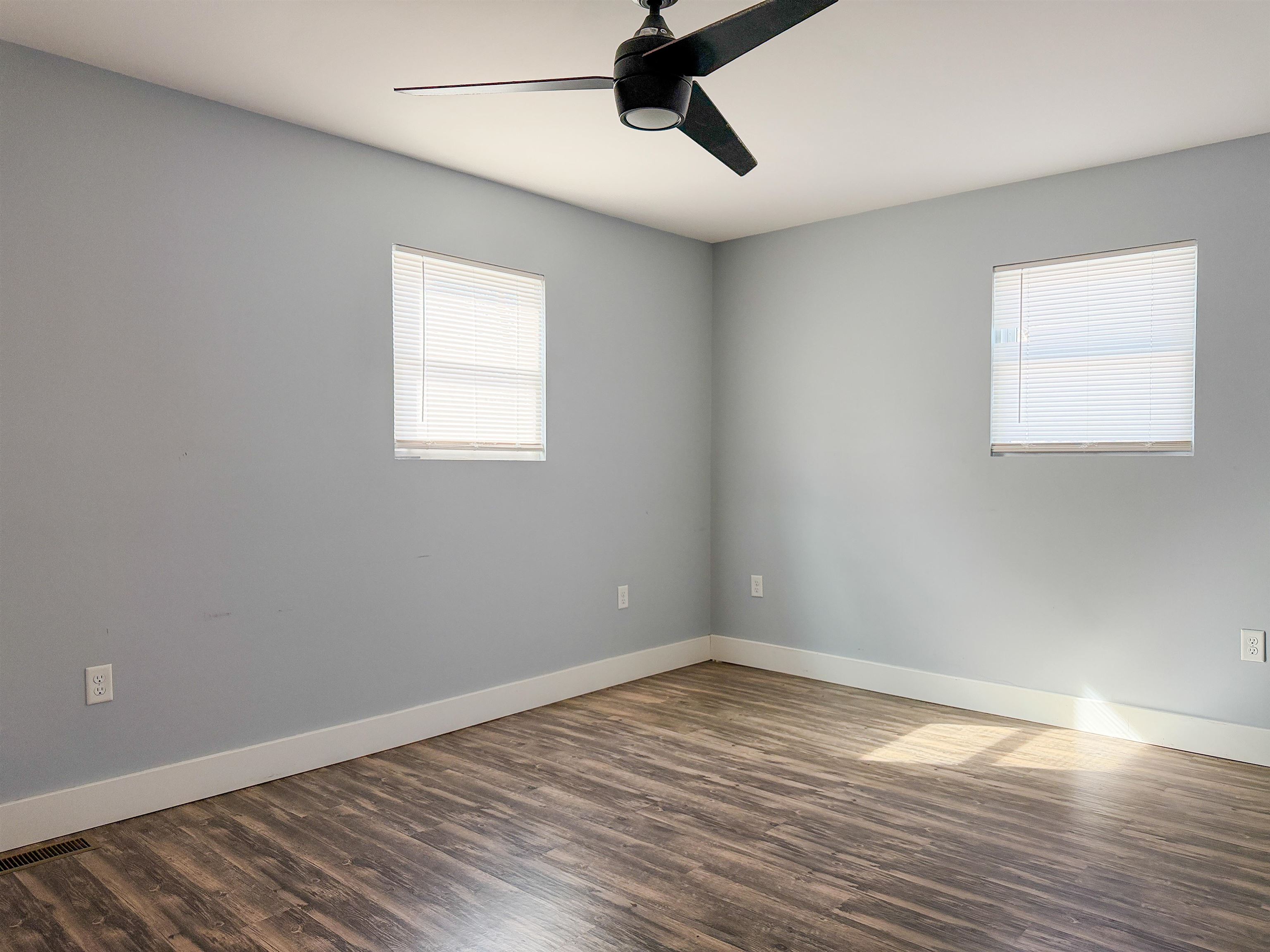 https://zimg.paragon.ice.com/ParagonImages/Property/PH/AABRKY/60099/11/0/0/64a5b4d51492ef49a9bd0b74255826b2/0/487c74dee13d9910e1b8802df5aea606/60099-00837f1c-d909-4454-94c1-9c965ff7fce7.JPG